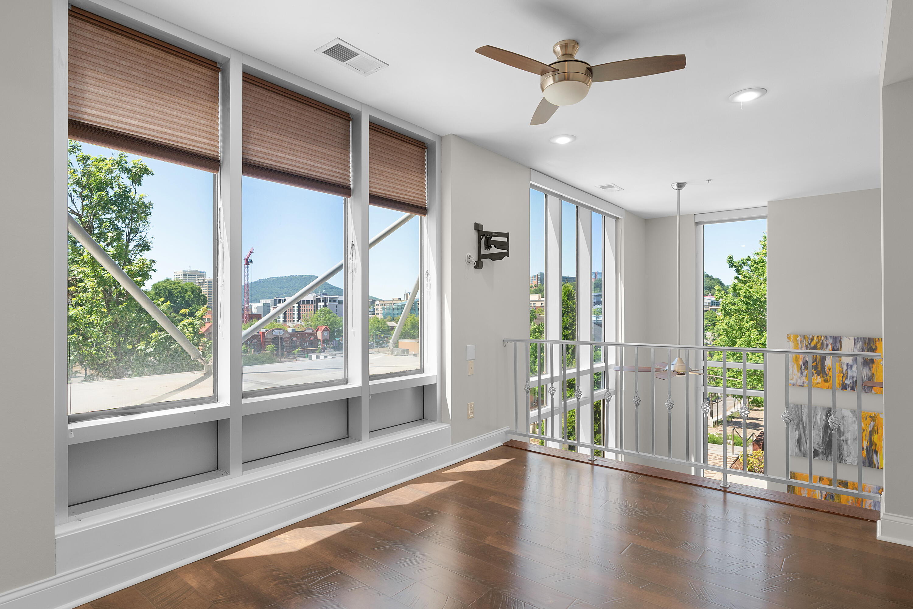 99 Walnut Street, 103
