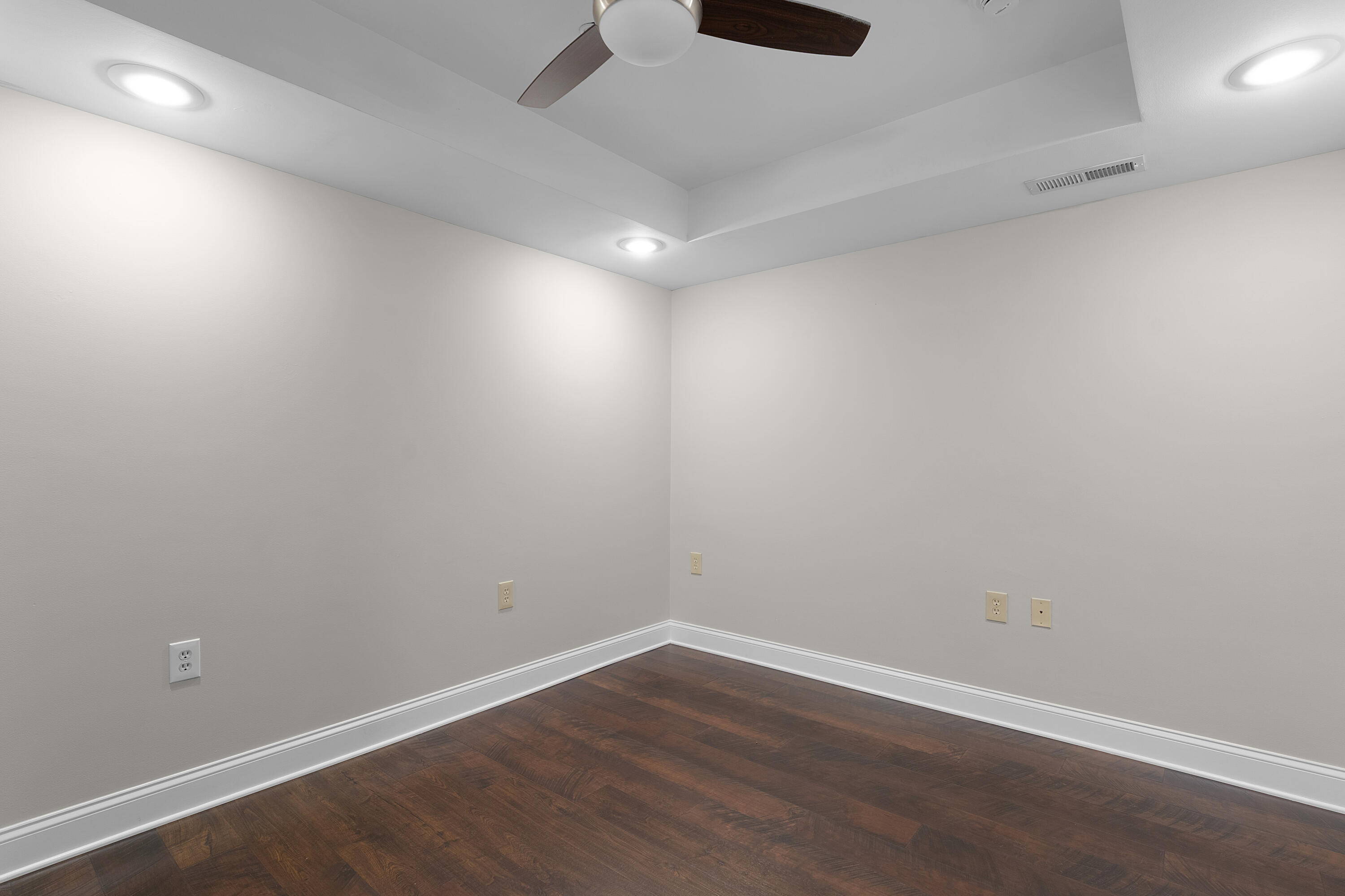 99 Walnut Street, 103