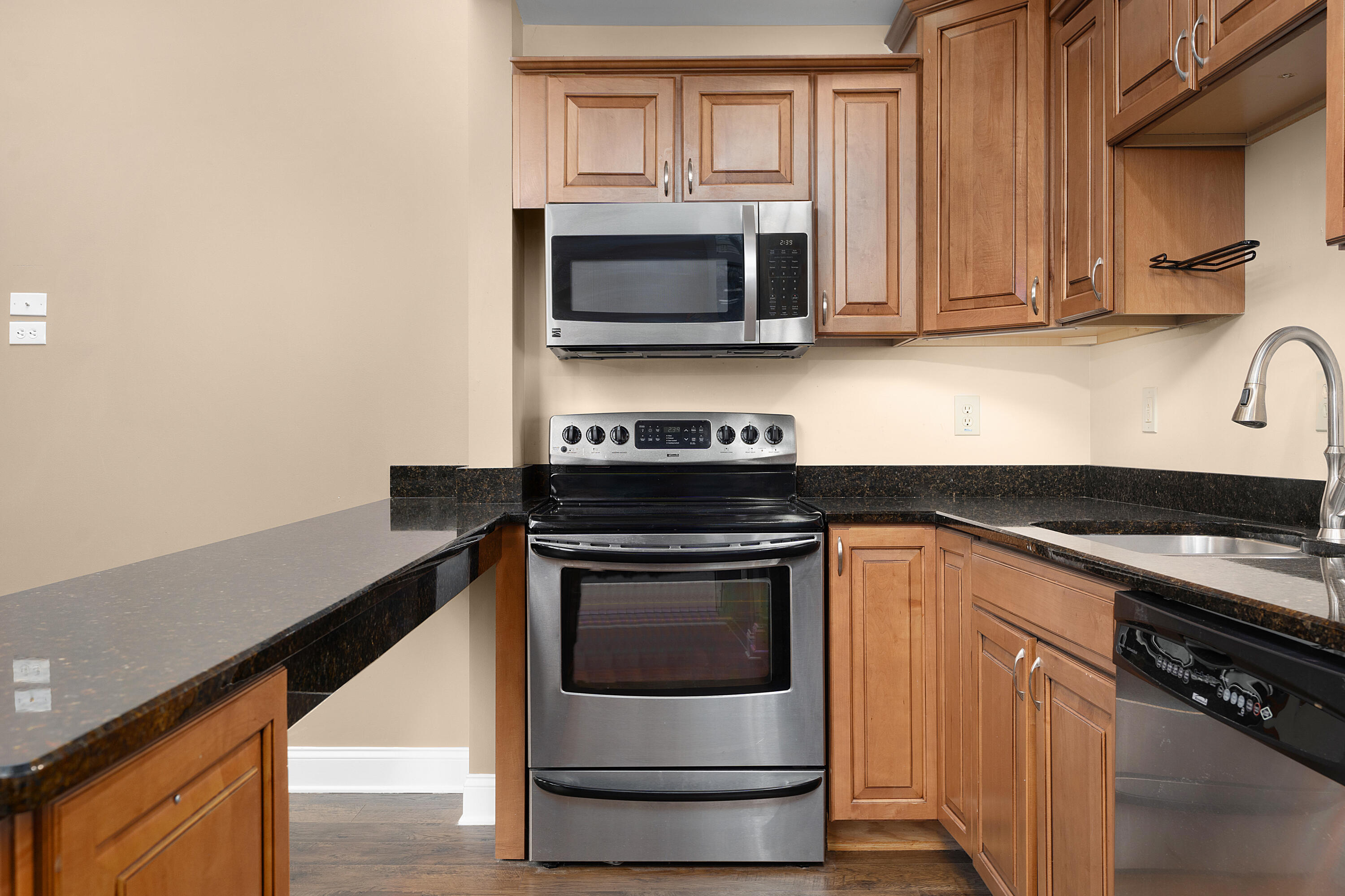99 Walnut Street, 103