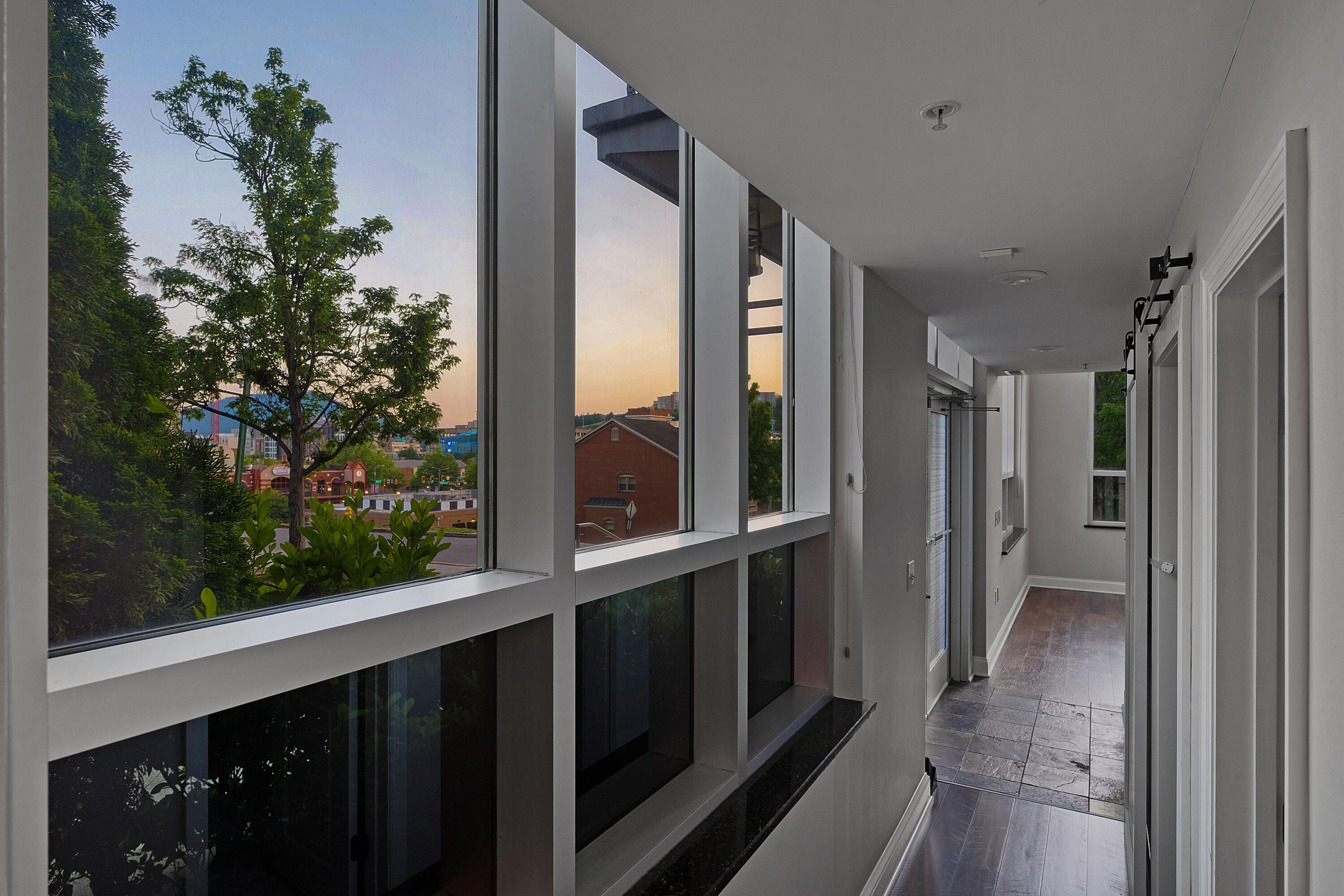 99 Walnut Street, 103