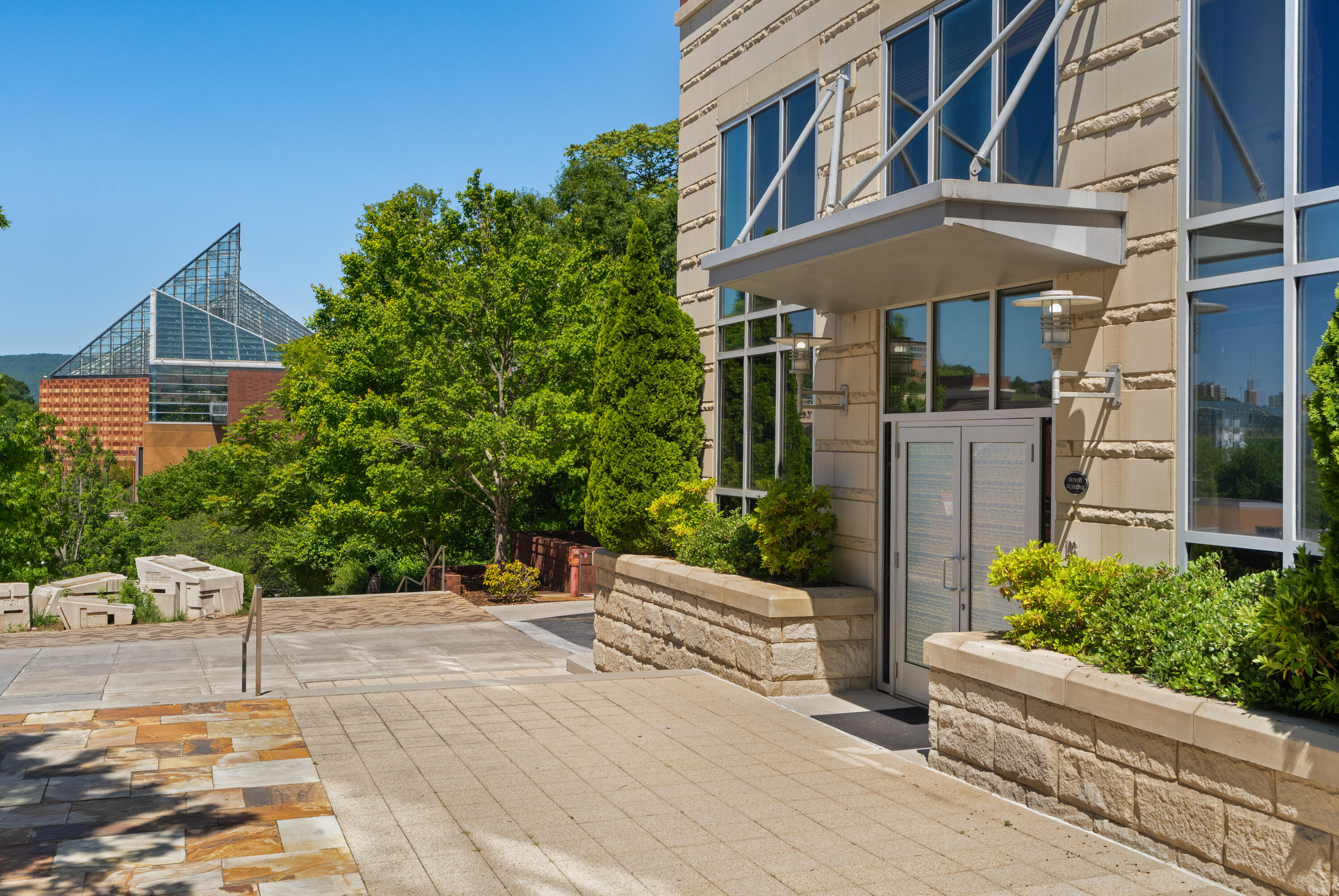 99 Walnut Street, 103