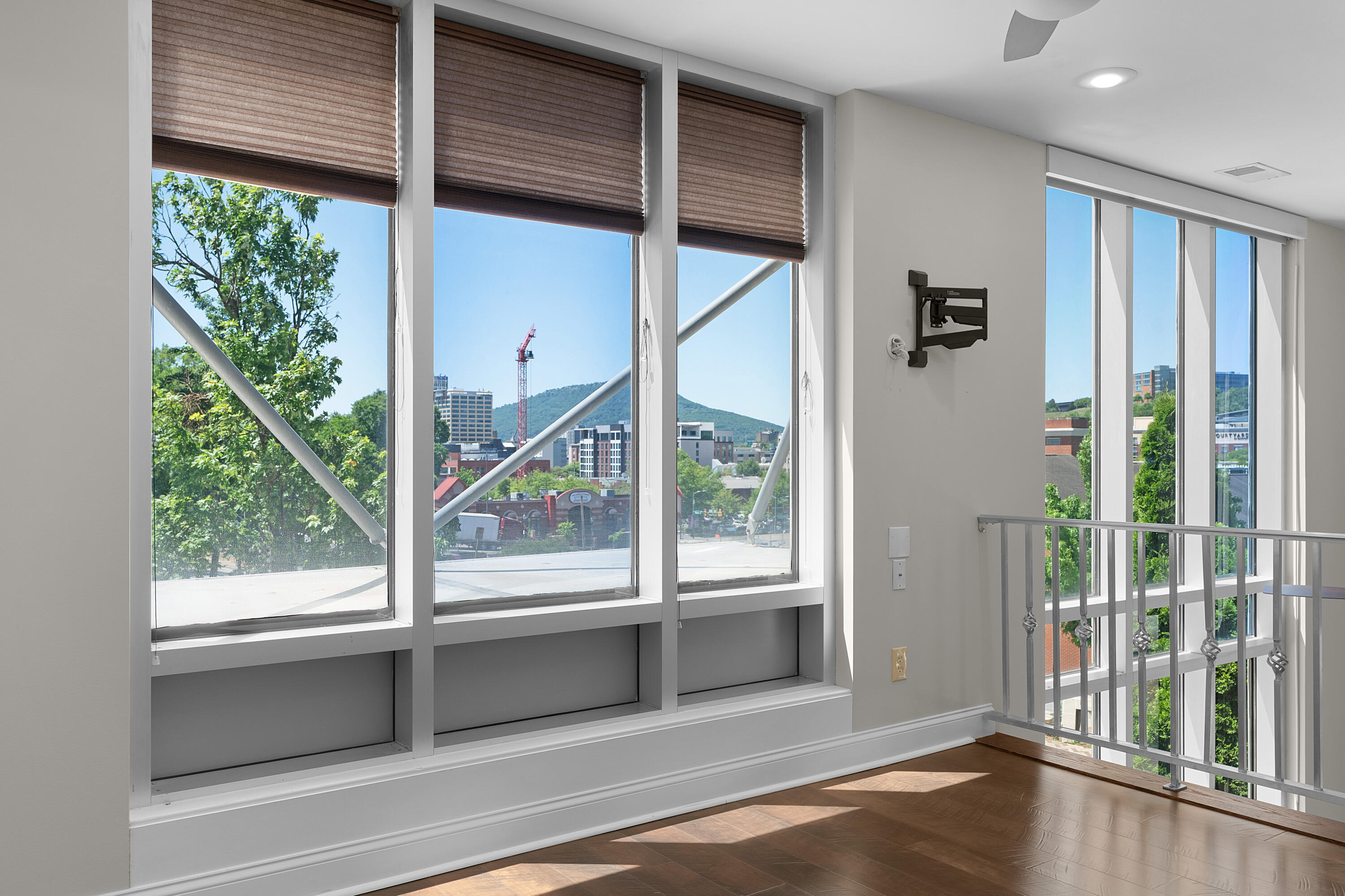 99 Walnut Street, 103
