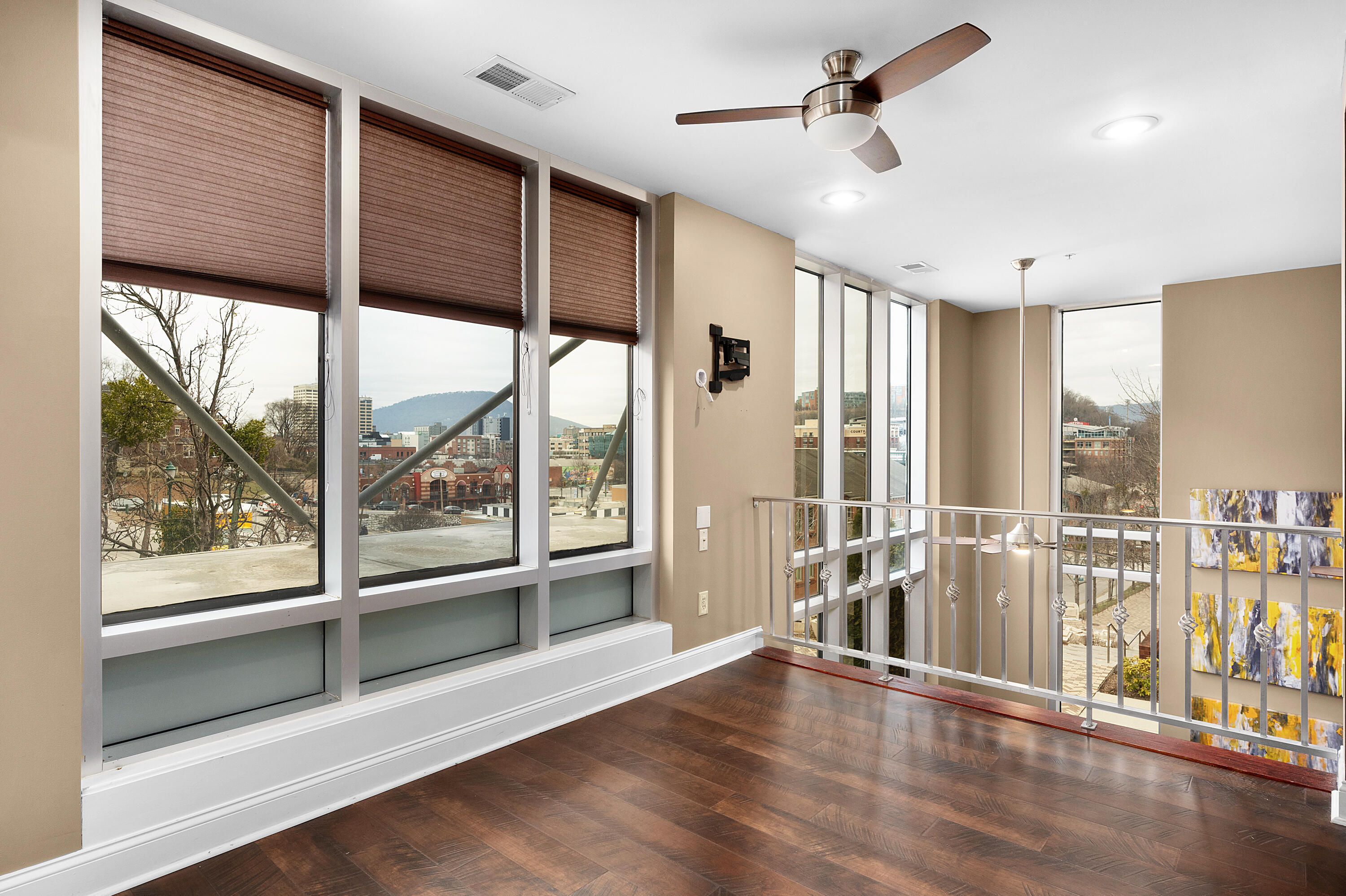 99 Walnut Street, 103