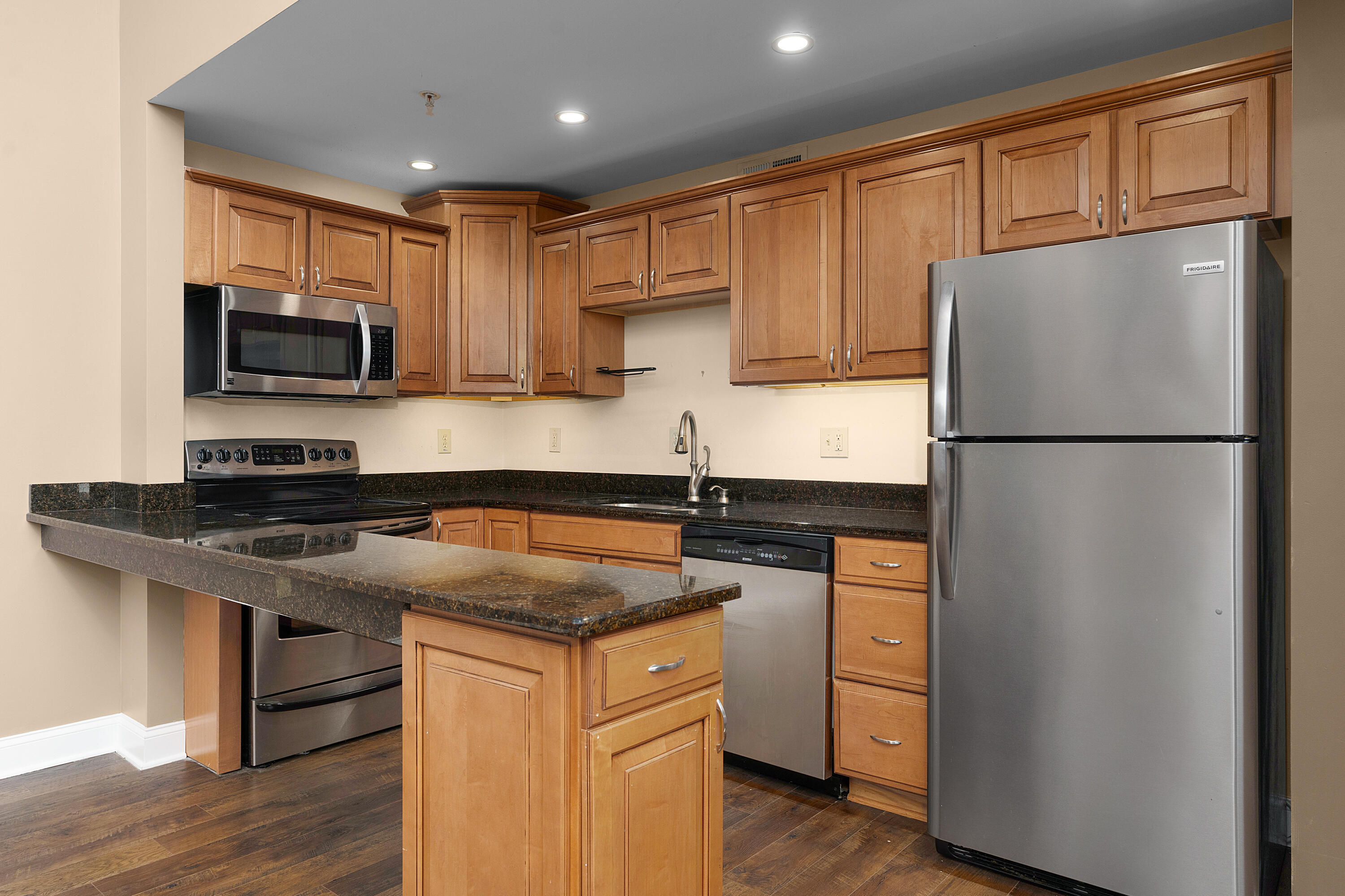 99 Walnut Street, 103
