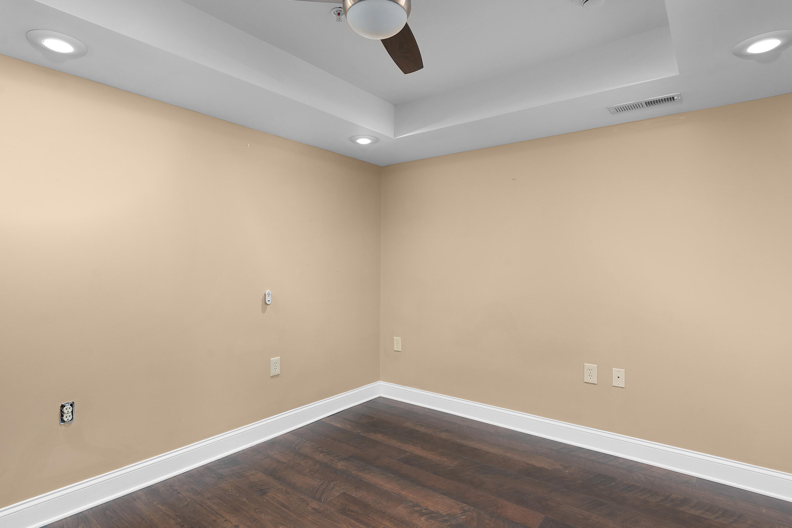 99 Walnut Street, 103