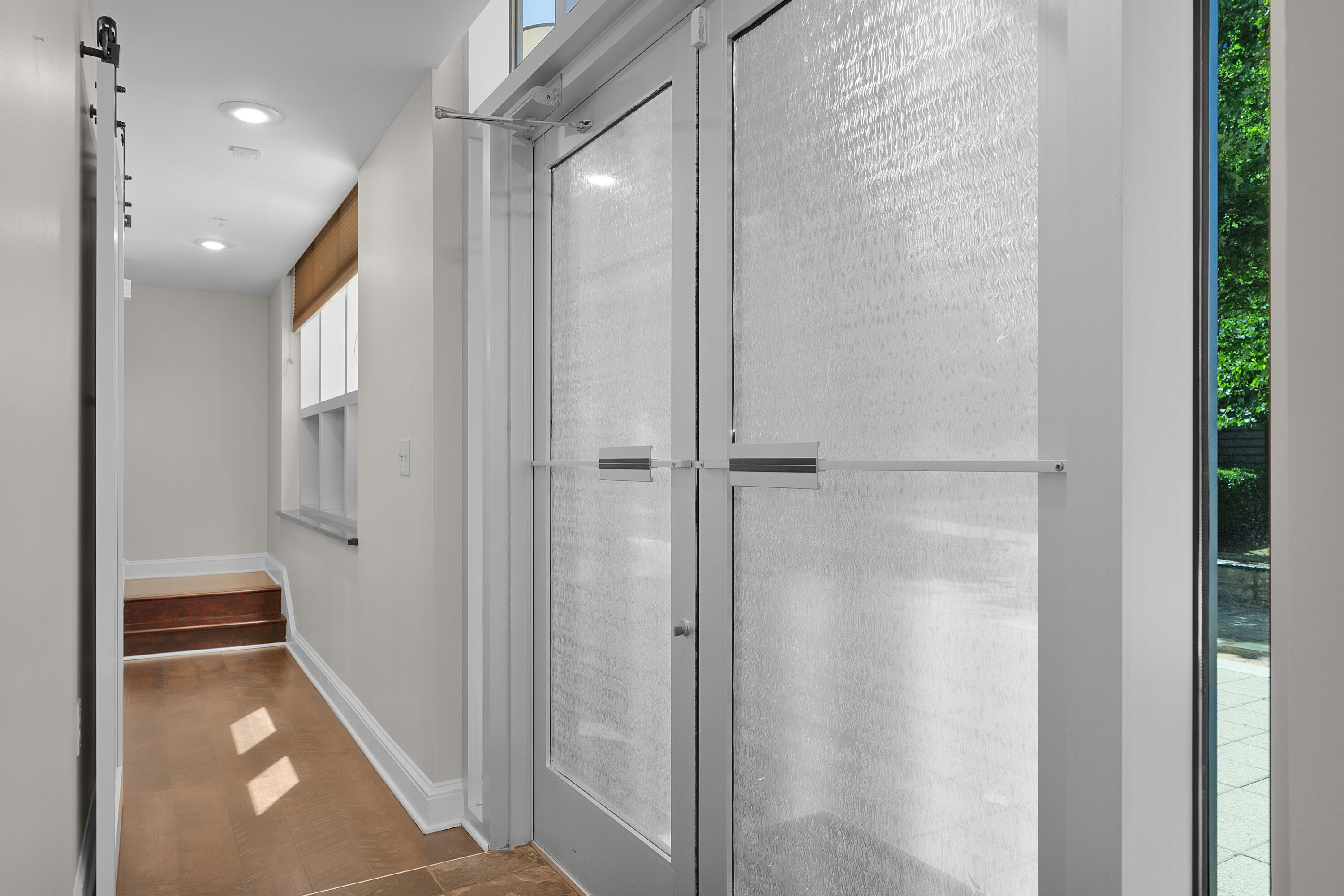 99 Walnut Street, 103