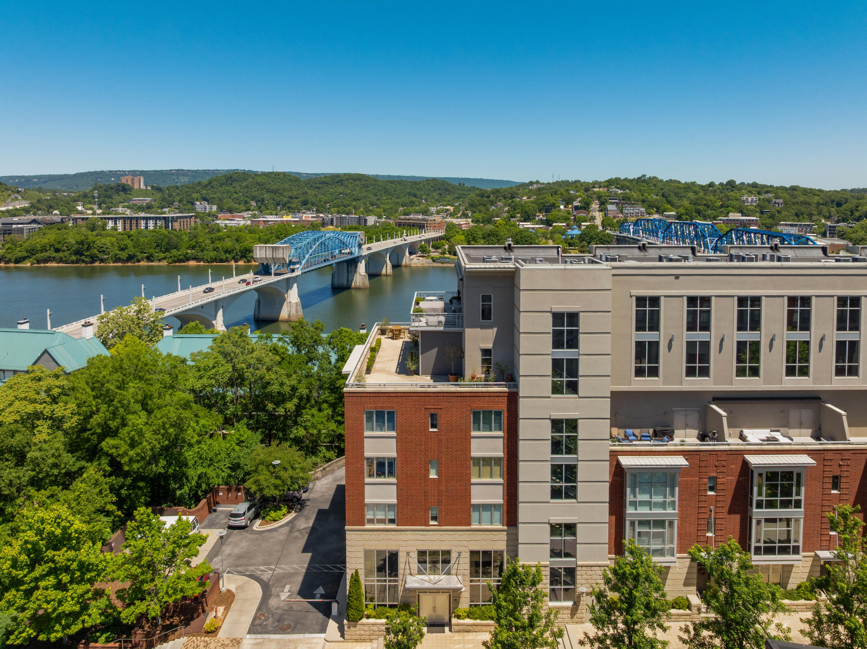 99 Walnut Street, 103