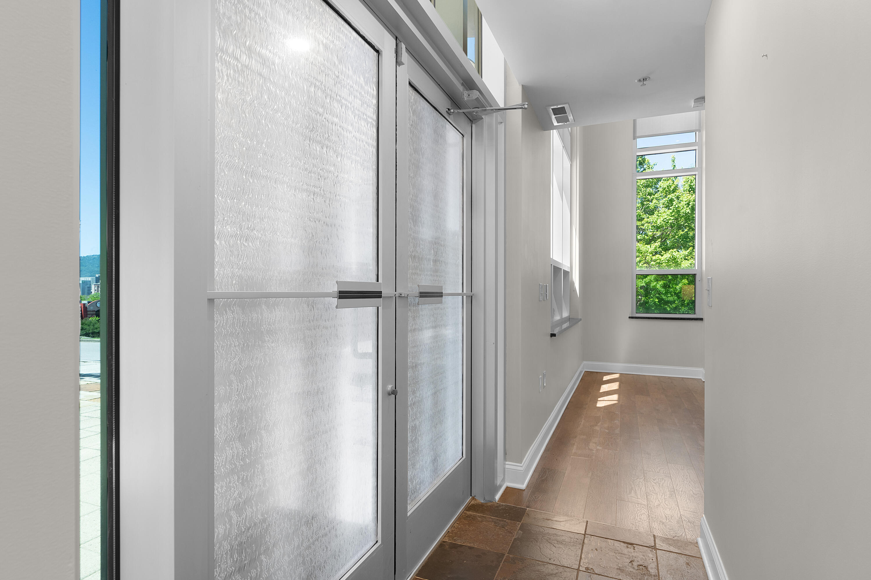 99 Walnut Street, 103
