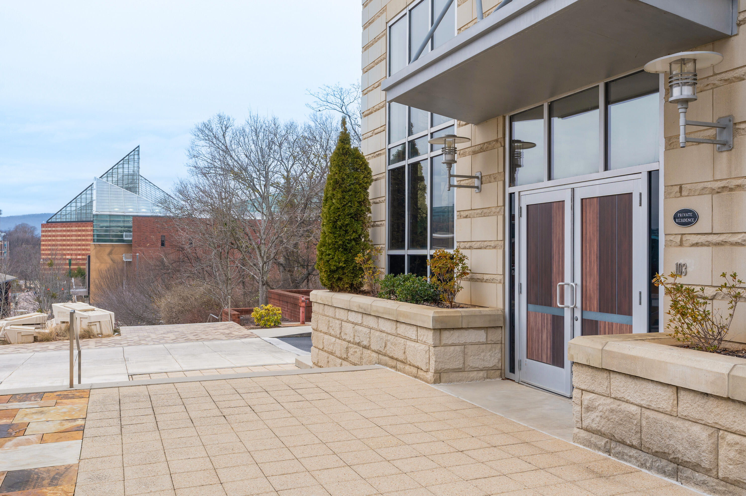 99 Walnut Street, 103