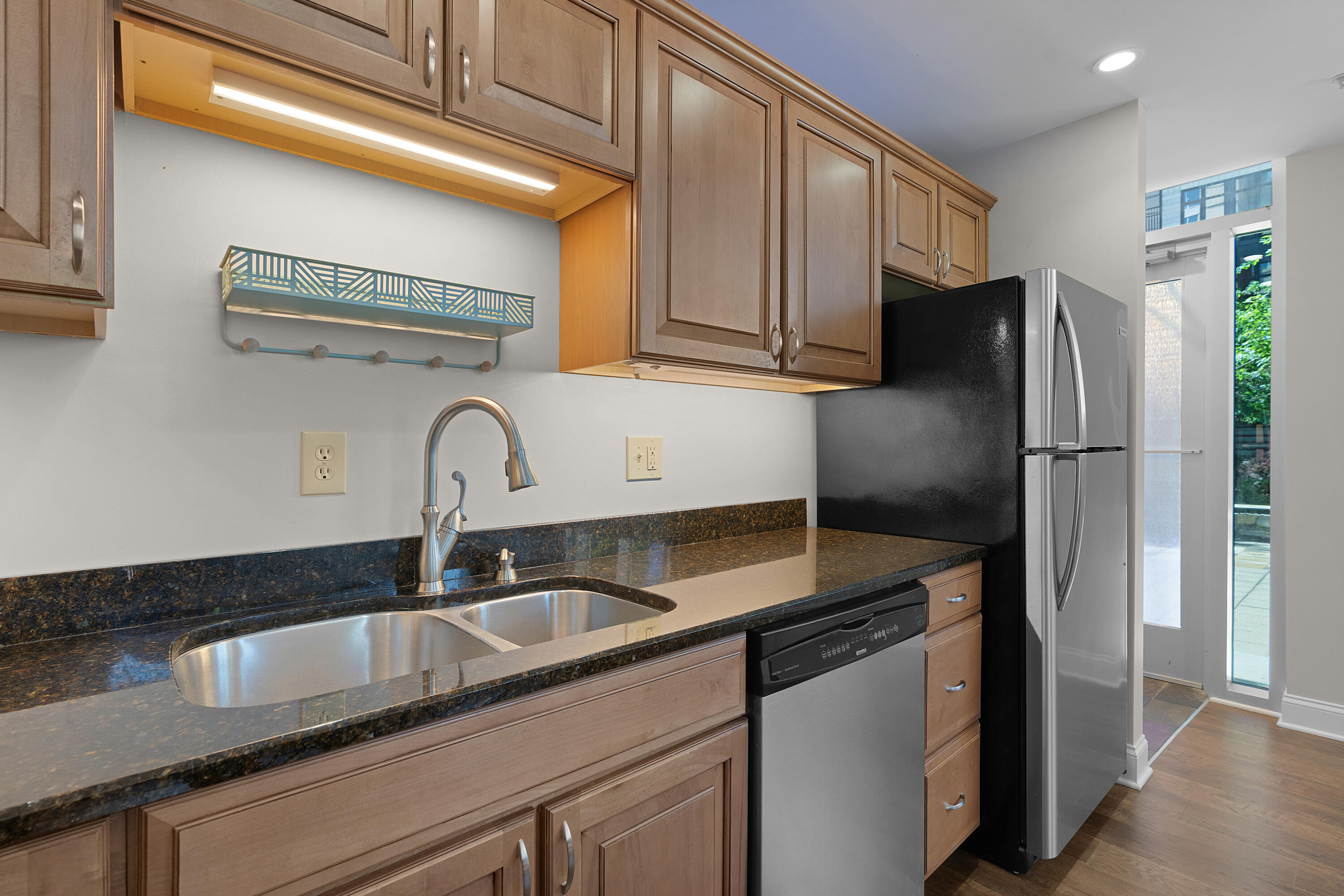 99 Walnut Street, 103