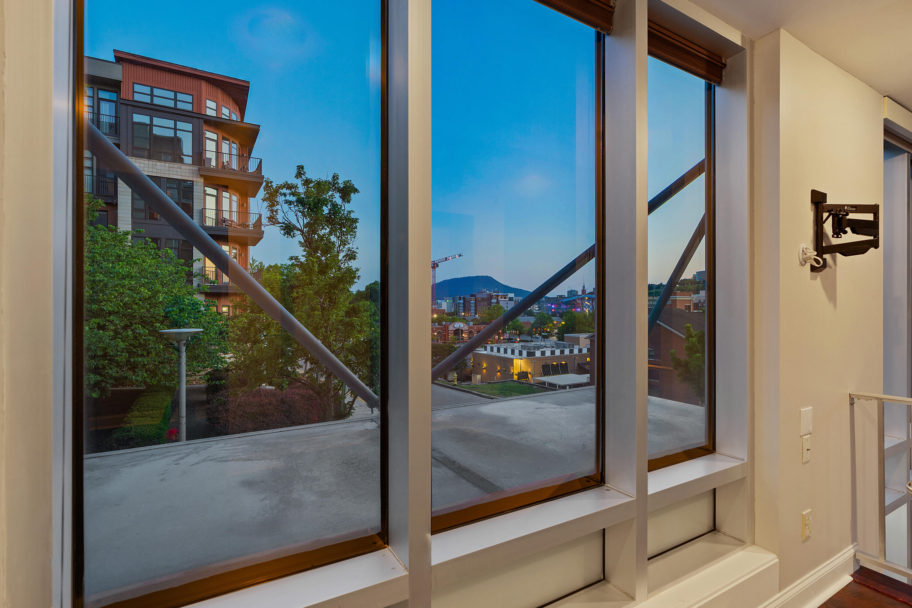 99 Walnut Street, 103