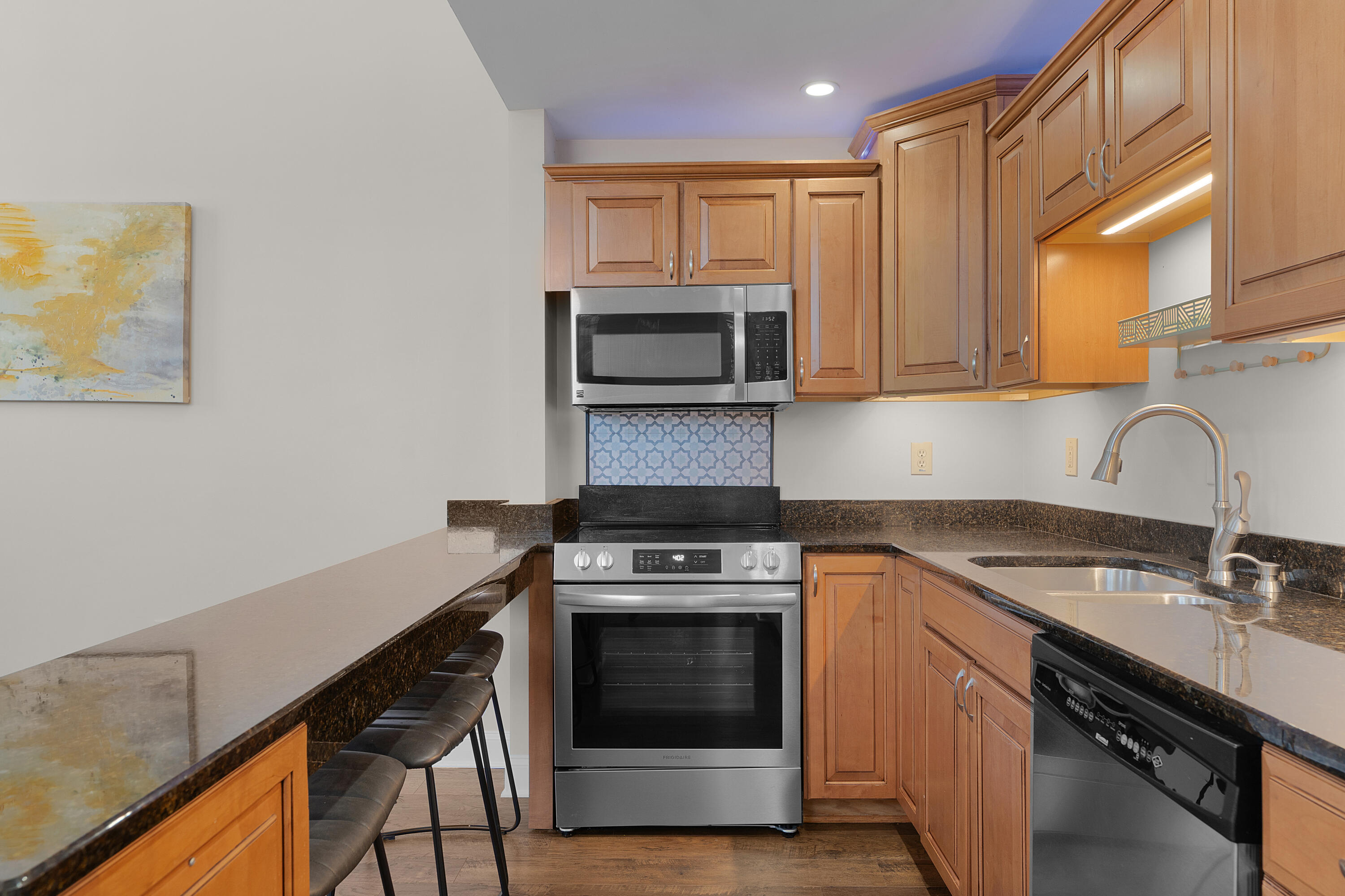 99 Walnut Street, 103