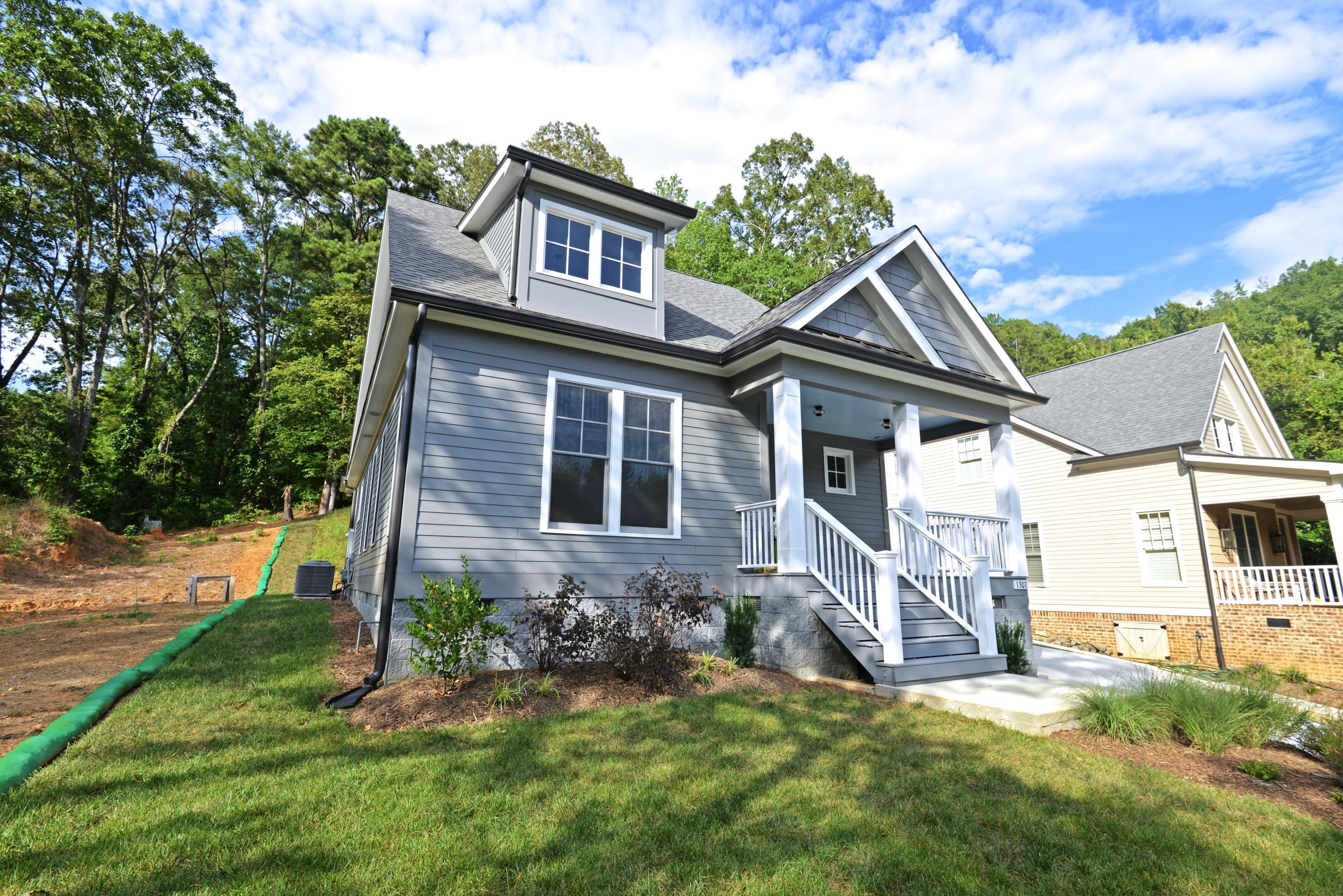 1307 W 45th Street
