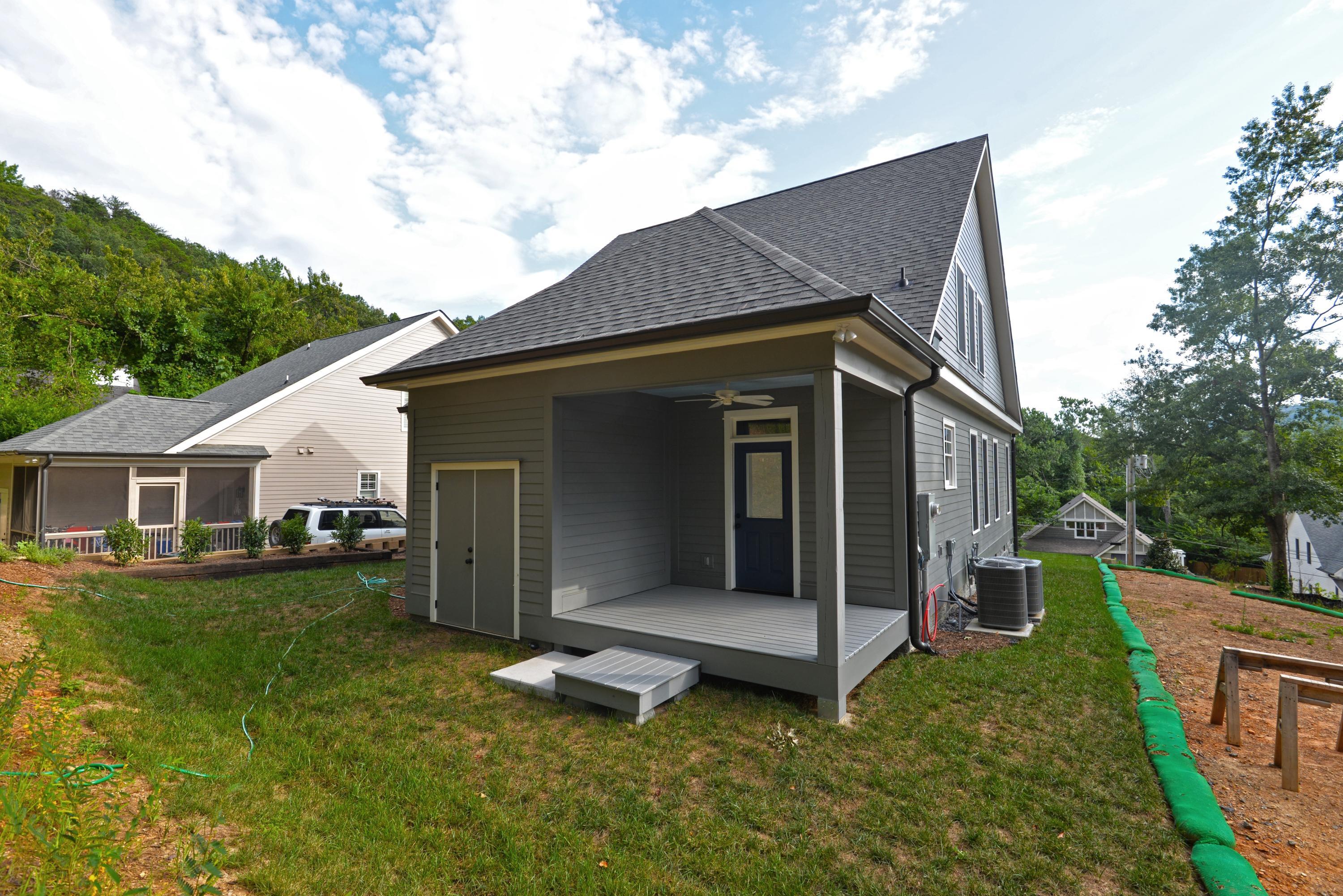 1307 W 45th Street