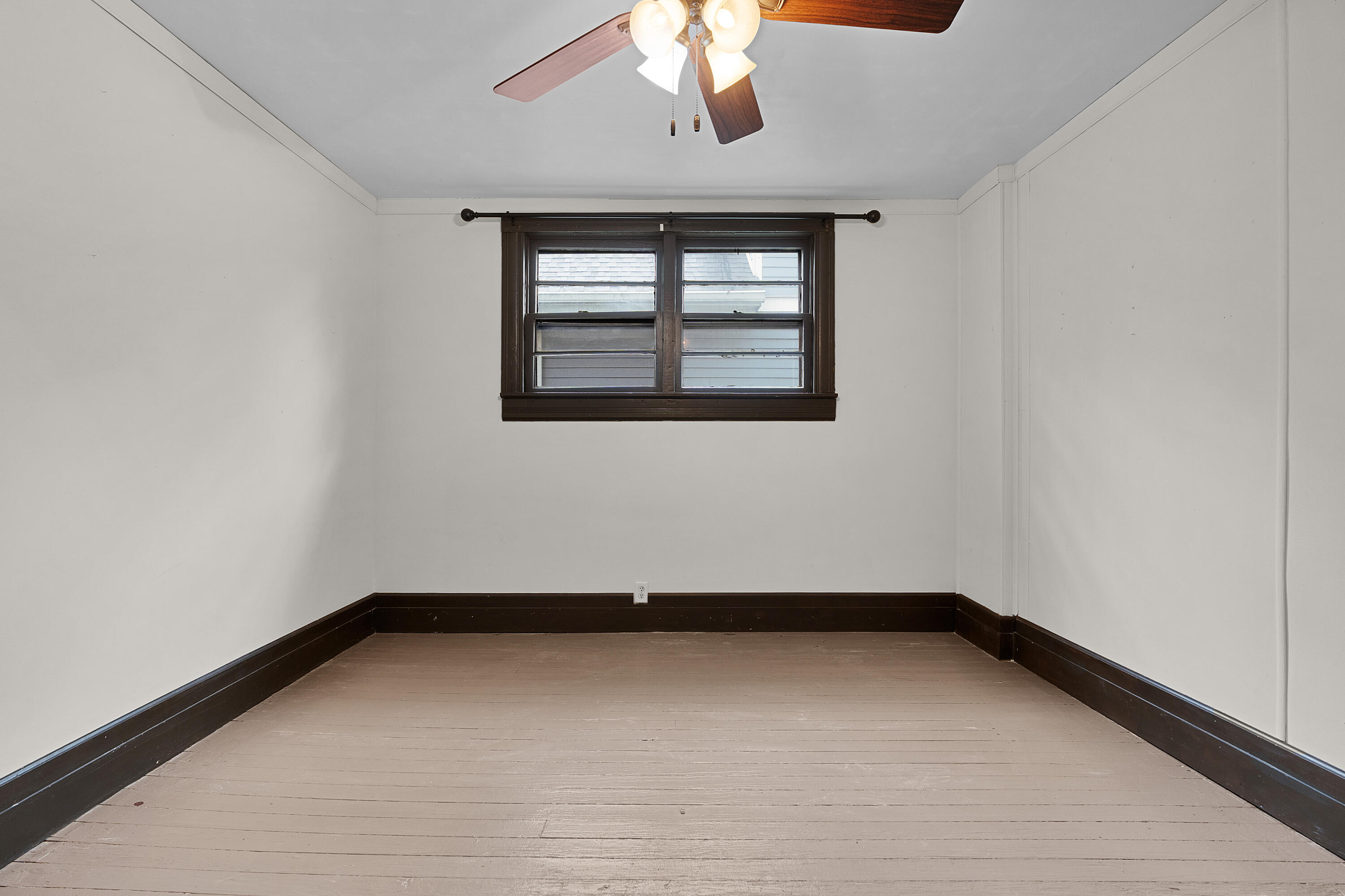 812 E 10th Street
