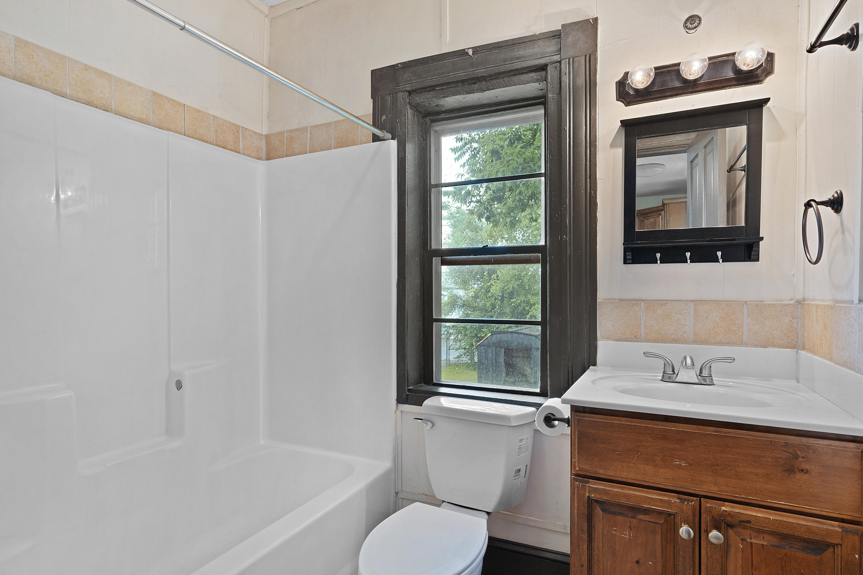 812 E 10th Street