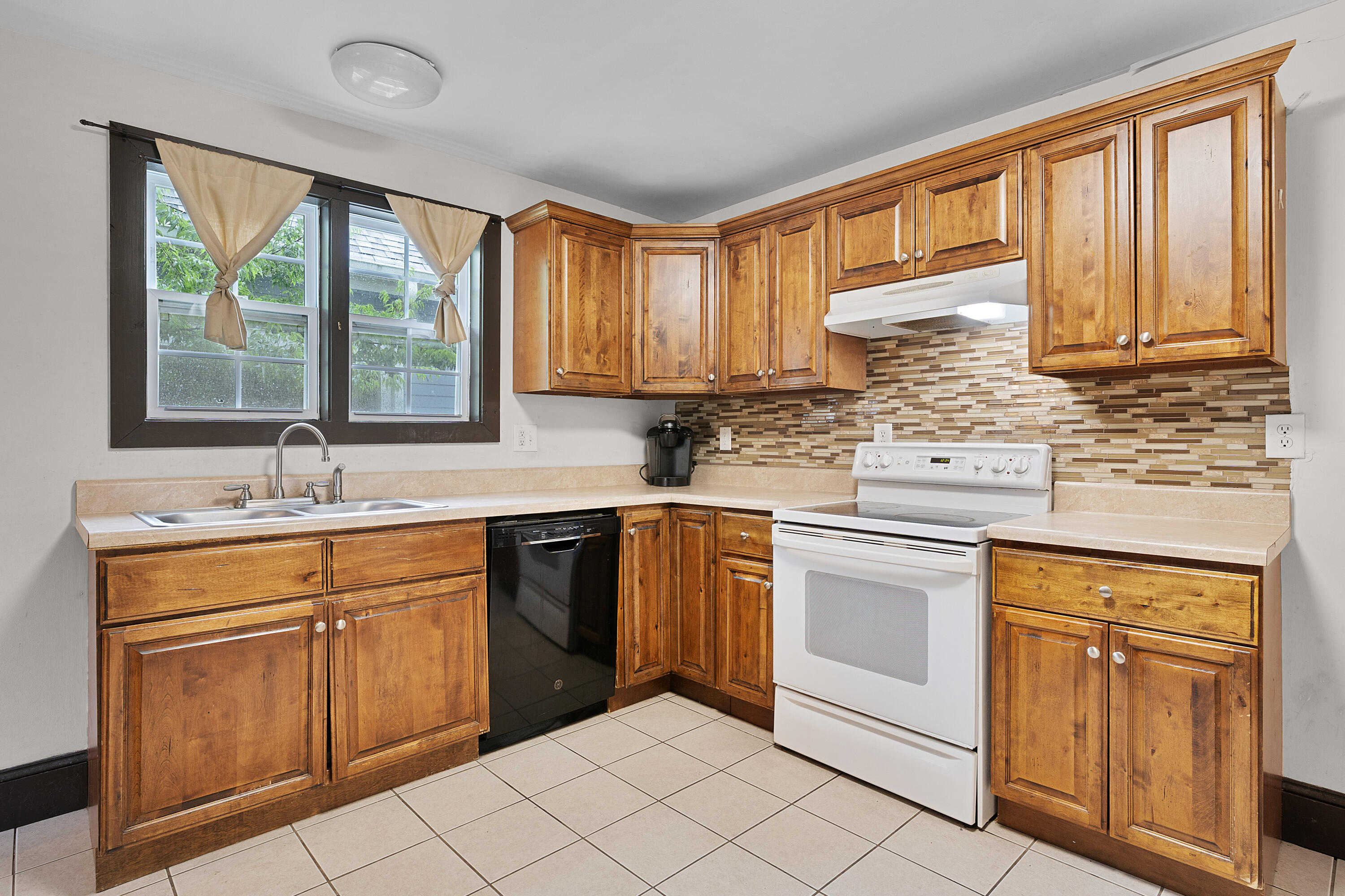 812 E 10th Street