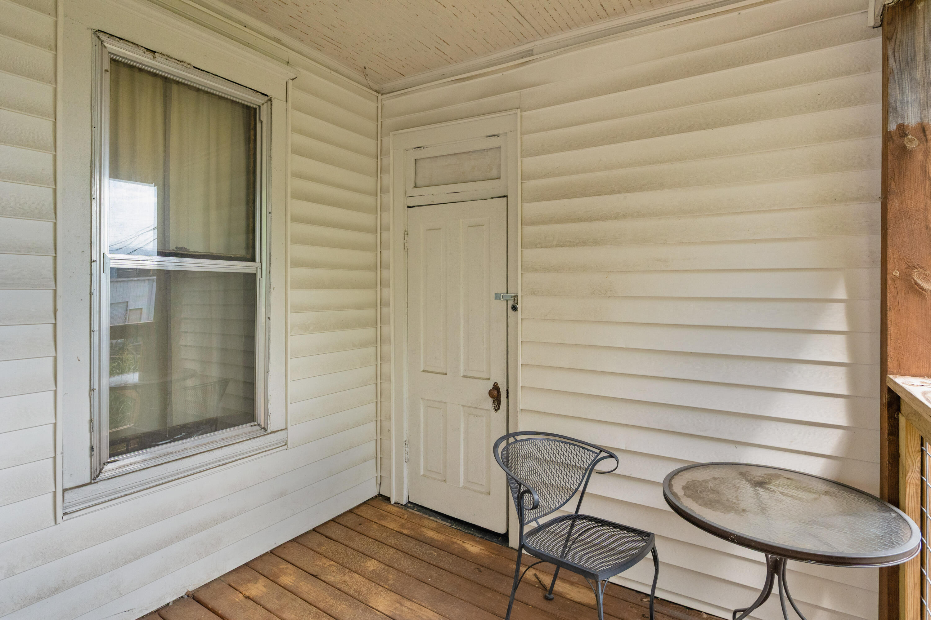 812 E 10th Street