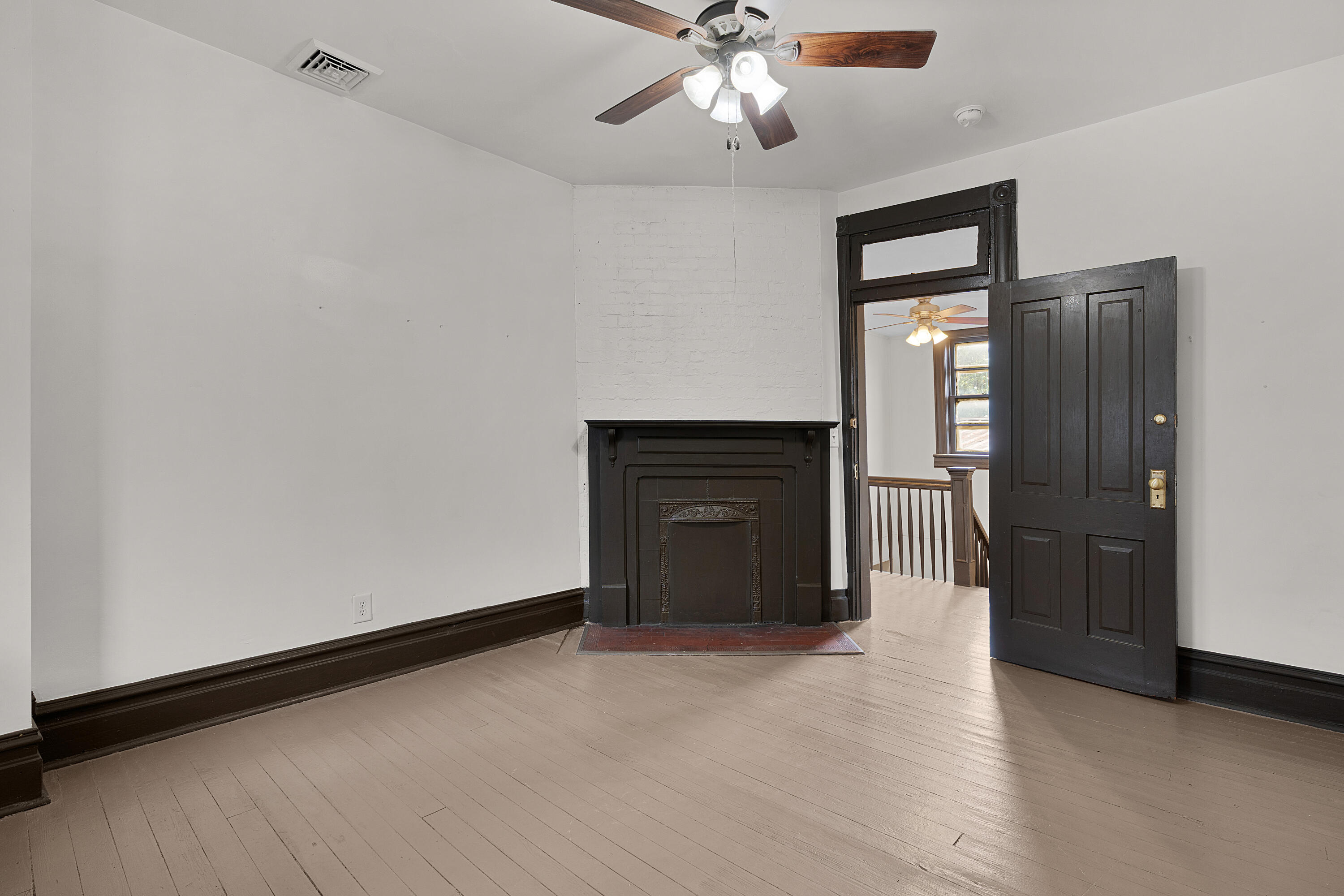 812 E 10th Street