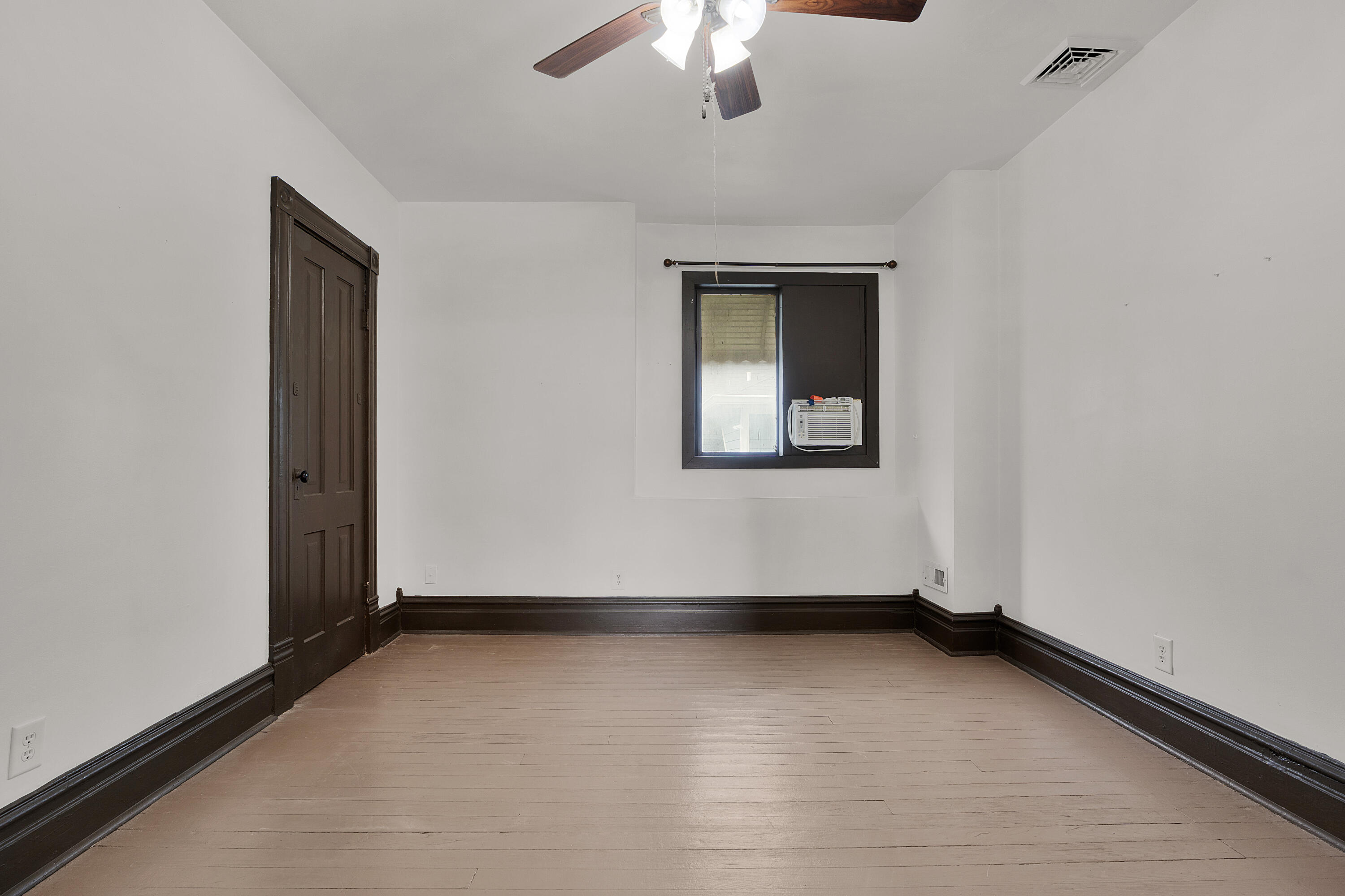 812 E 10th Street