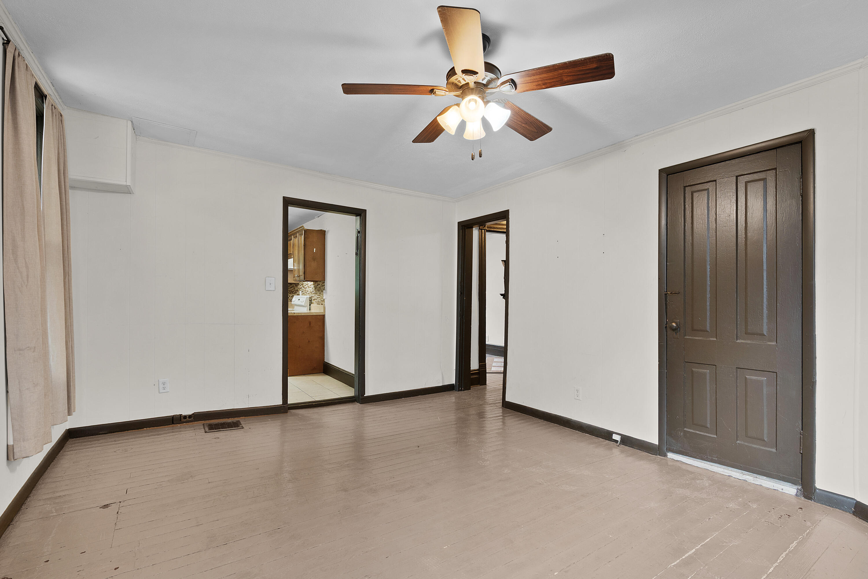 812 E 10th Street