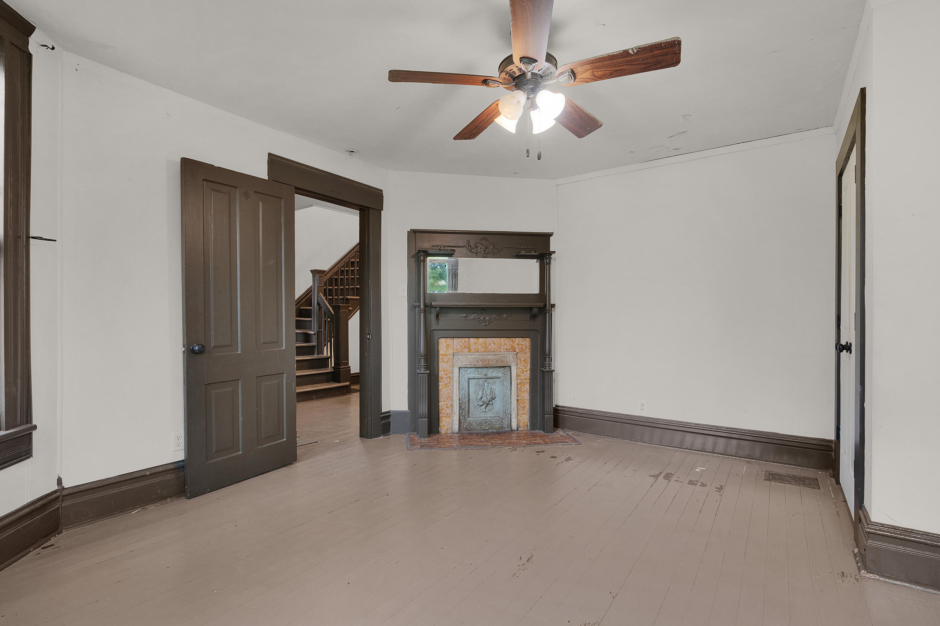 812 E 10th Street