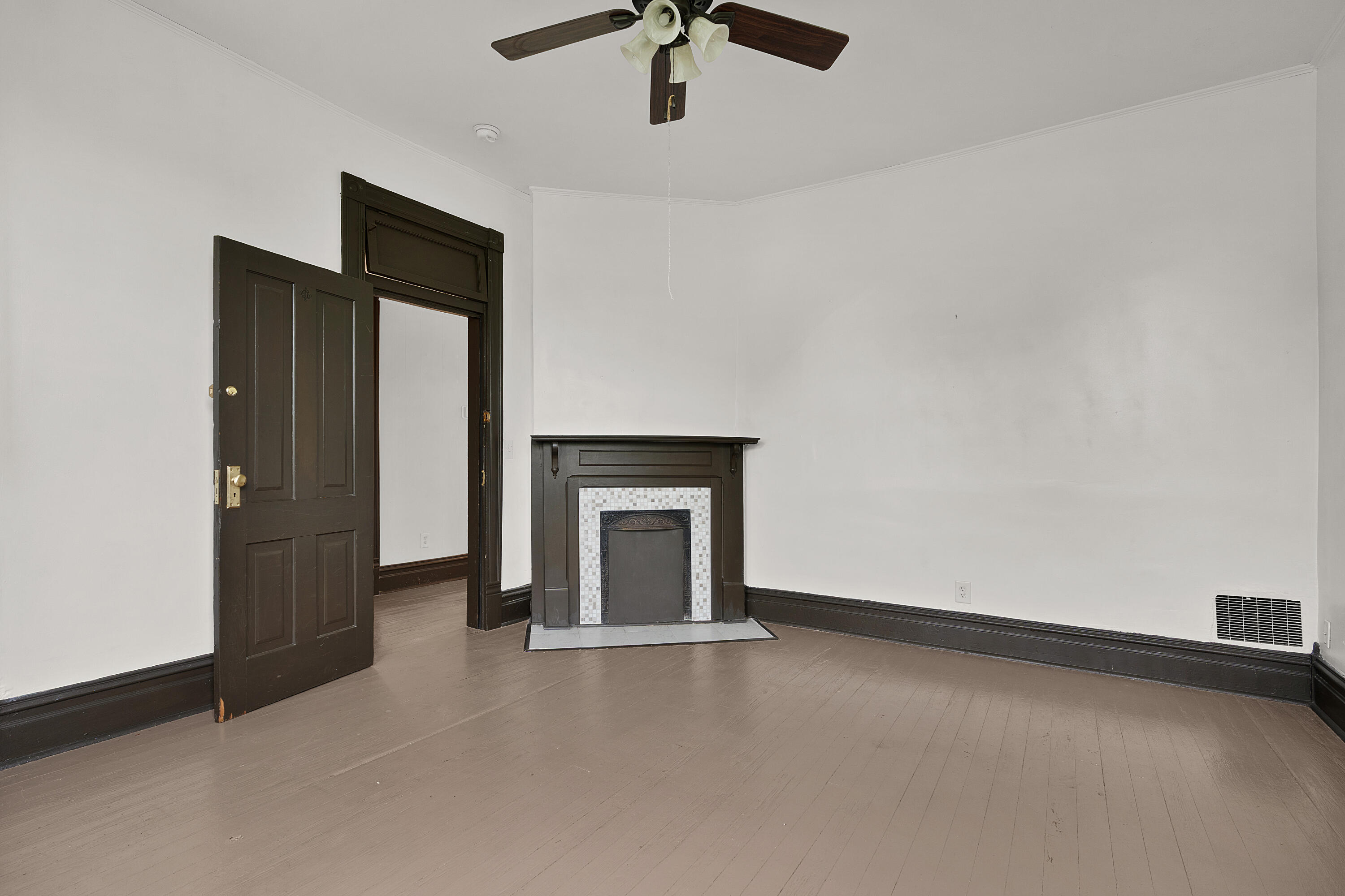 812 E 10th Street