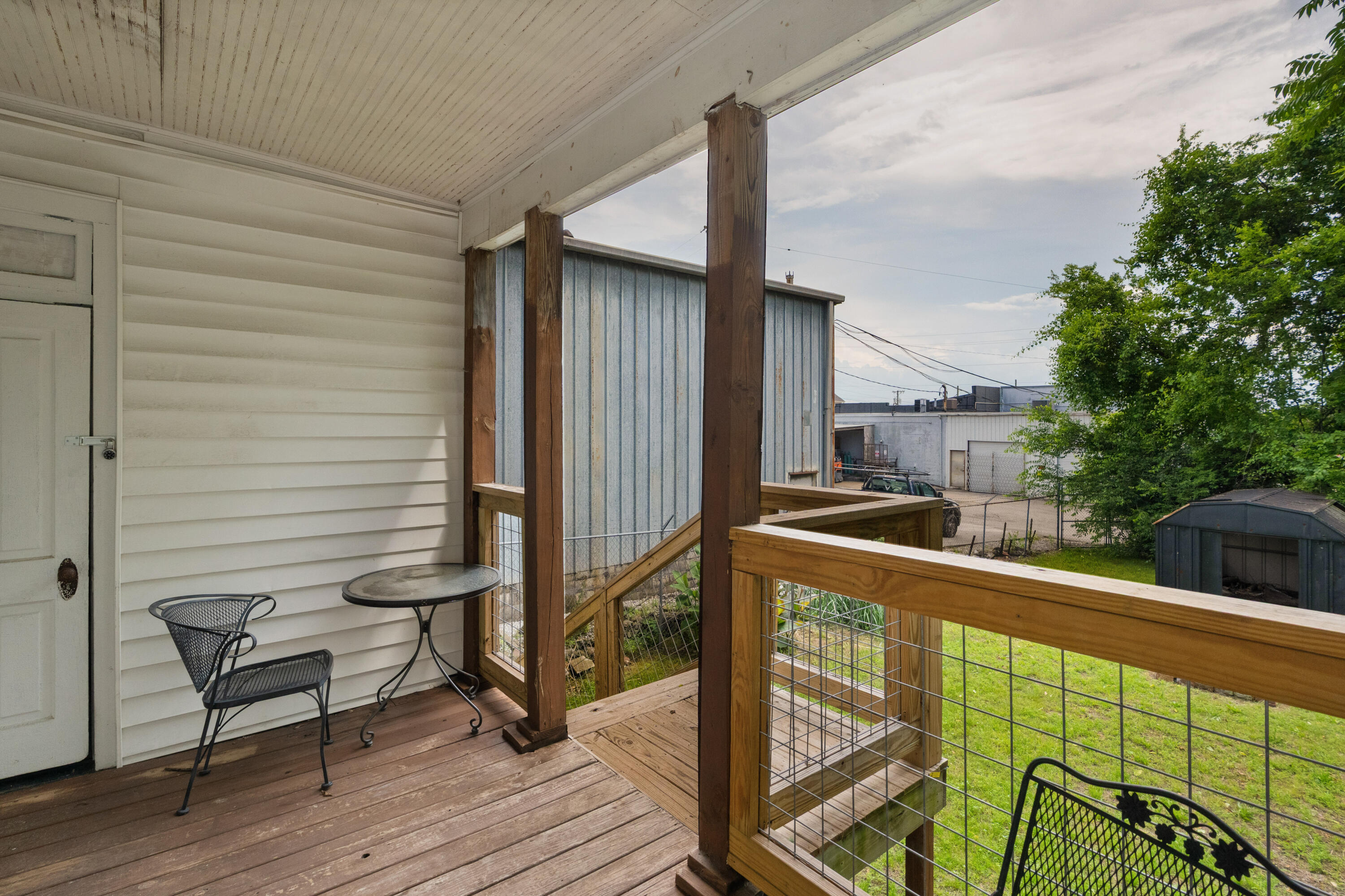812 E 10th Street