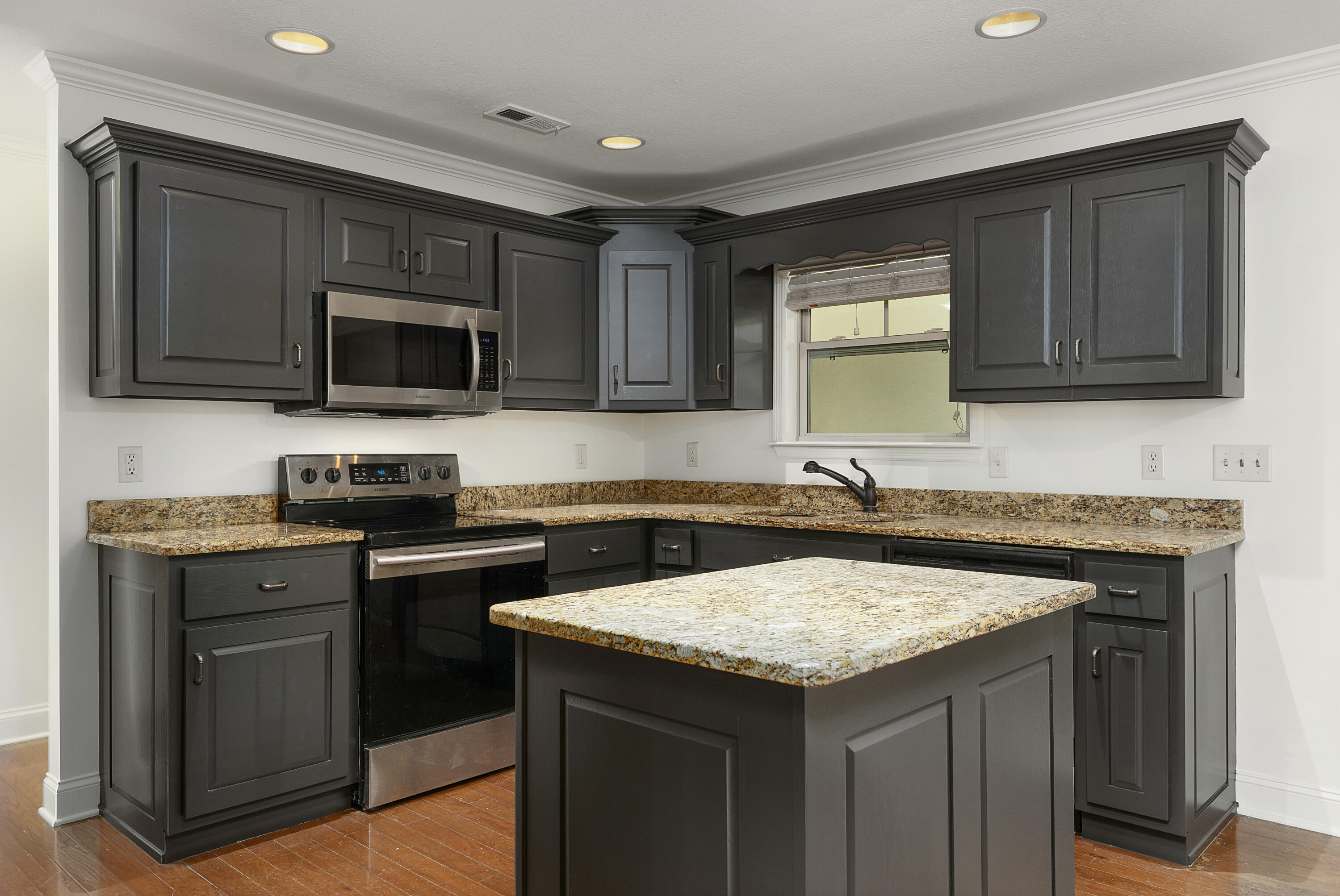 3384 Willow Lake Circle