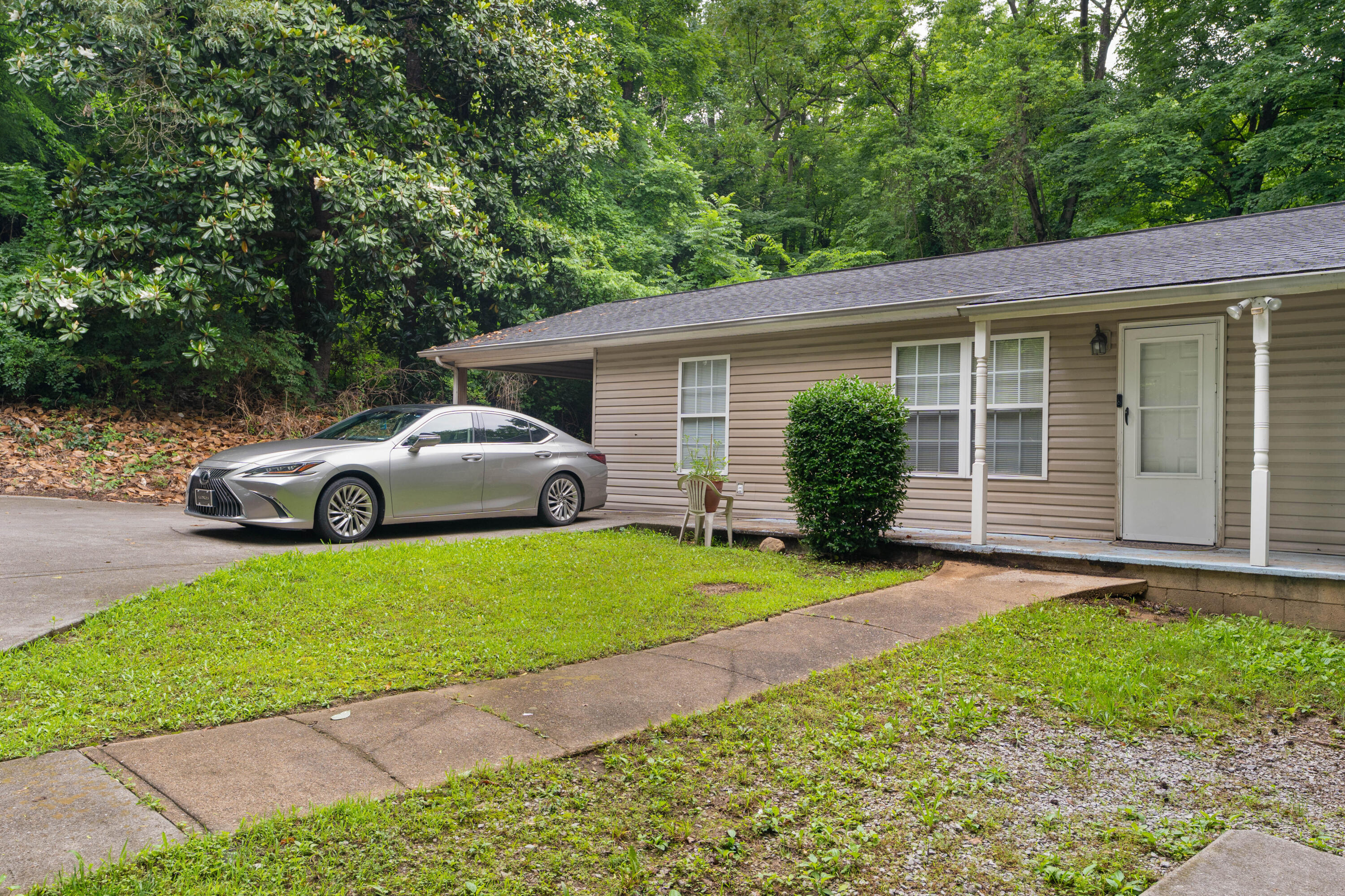 3101 Engert Drive, 1 + 2