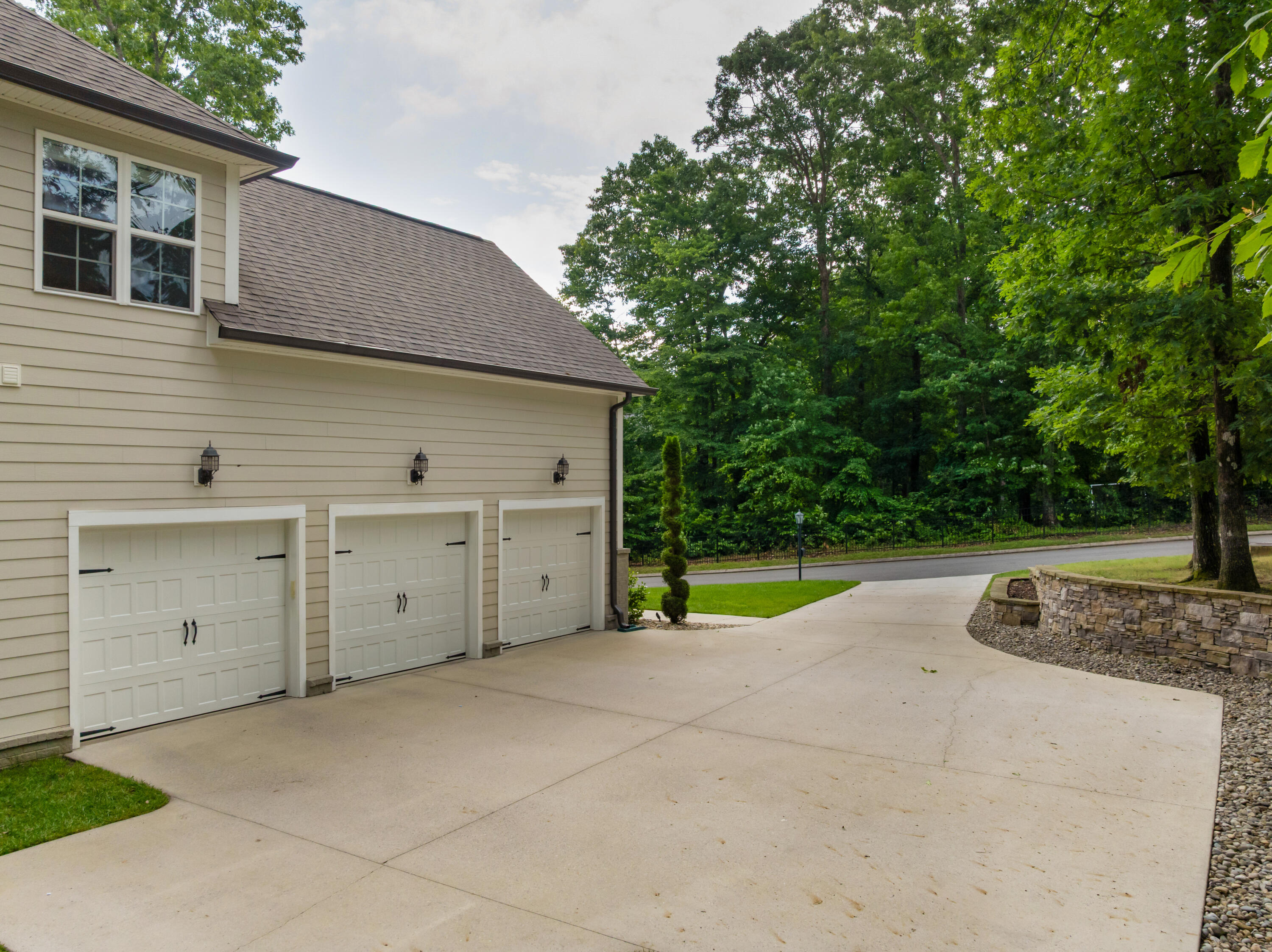 2415 Anchor Trail