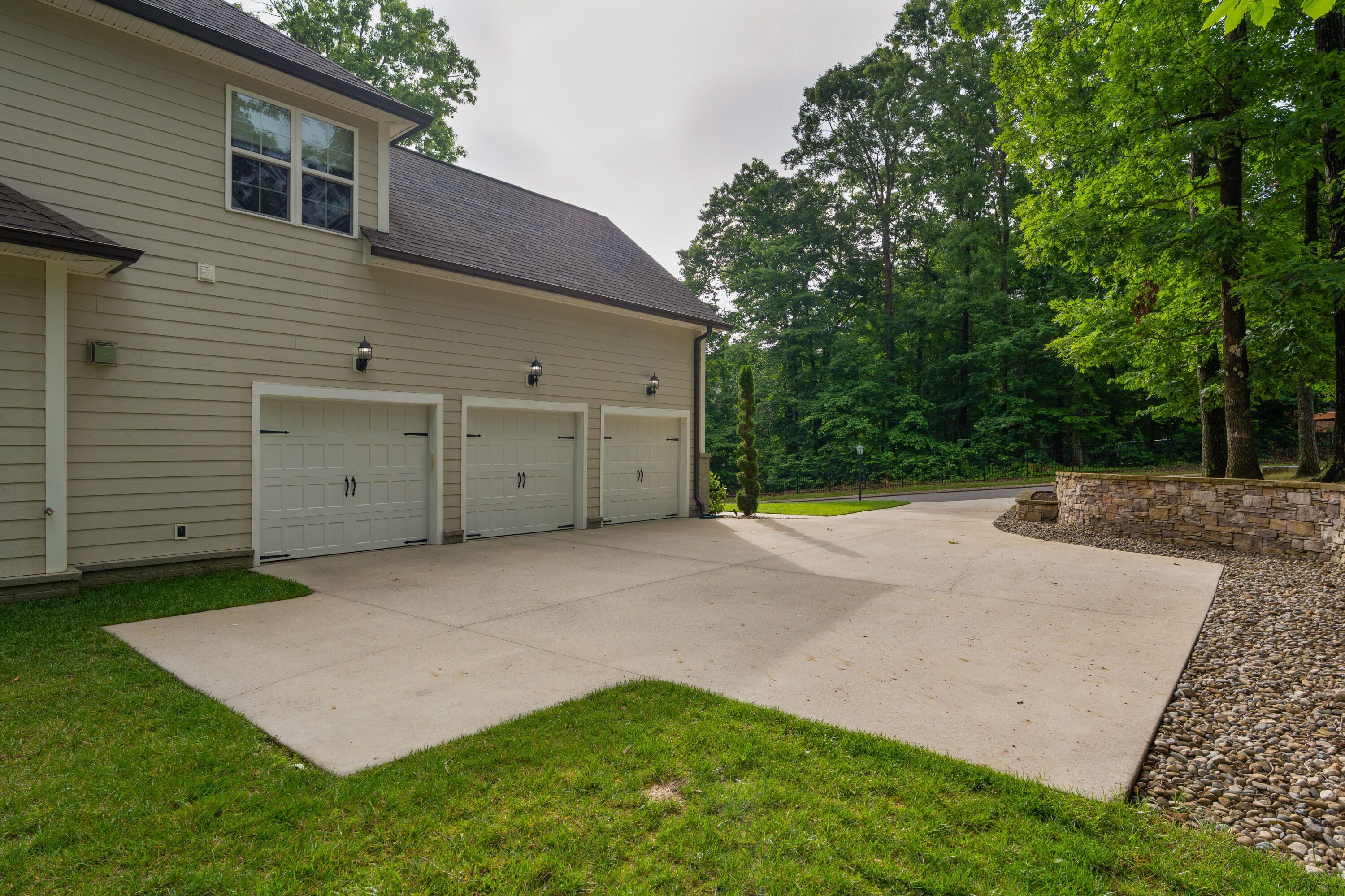 2415 Anchor Trail