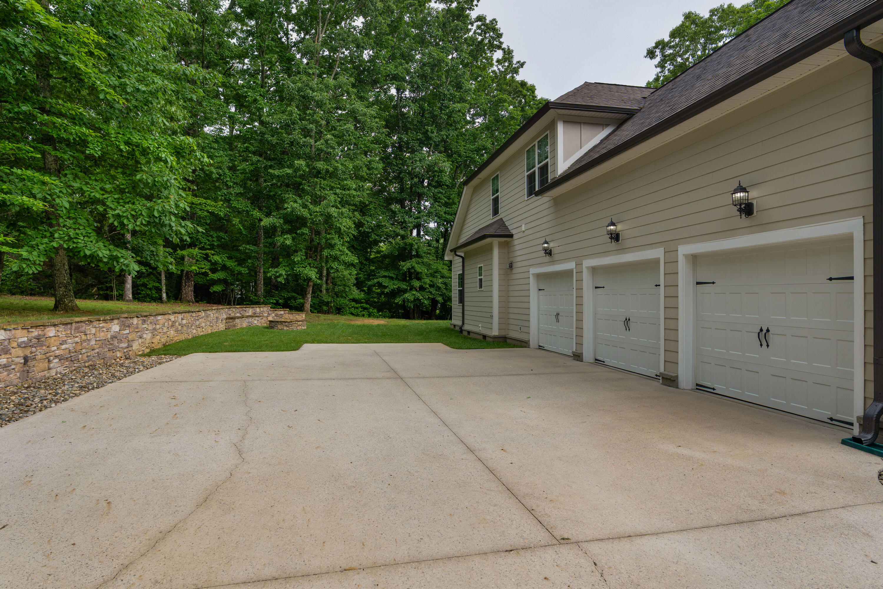 2415 Anchor Trail