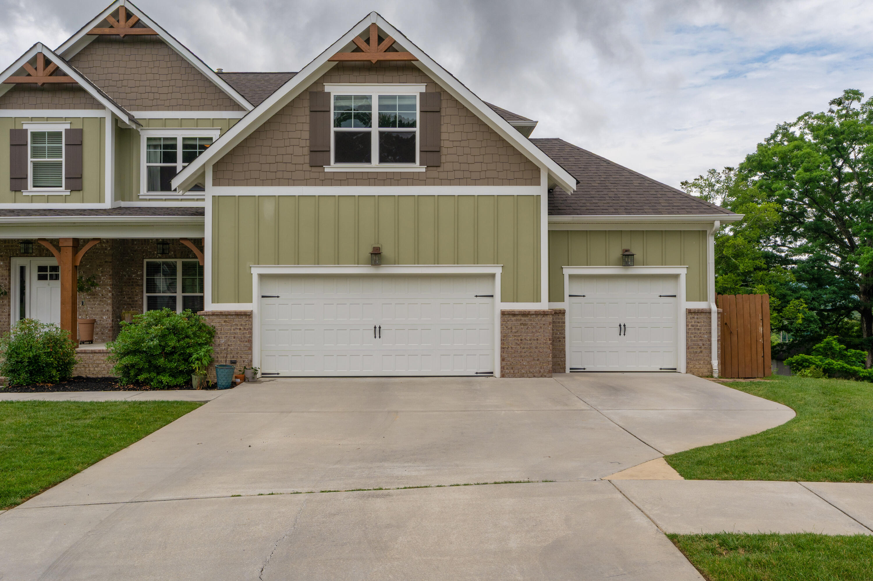 1406 Bridgeview Drive, 46