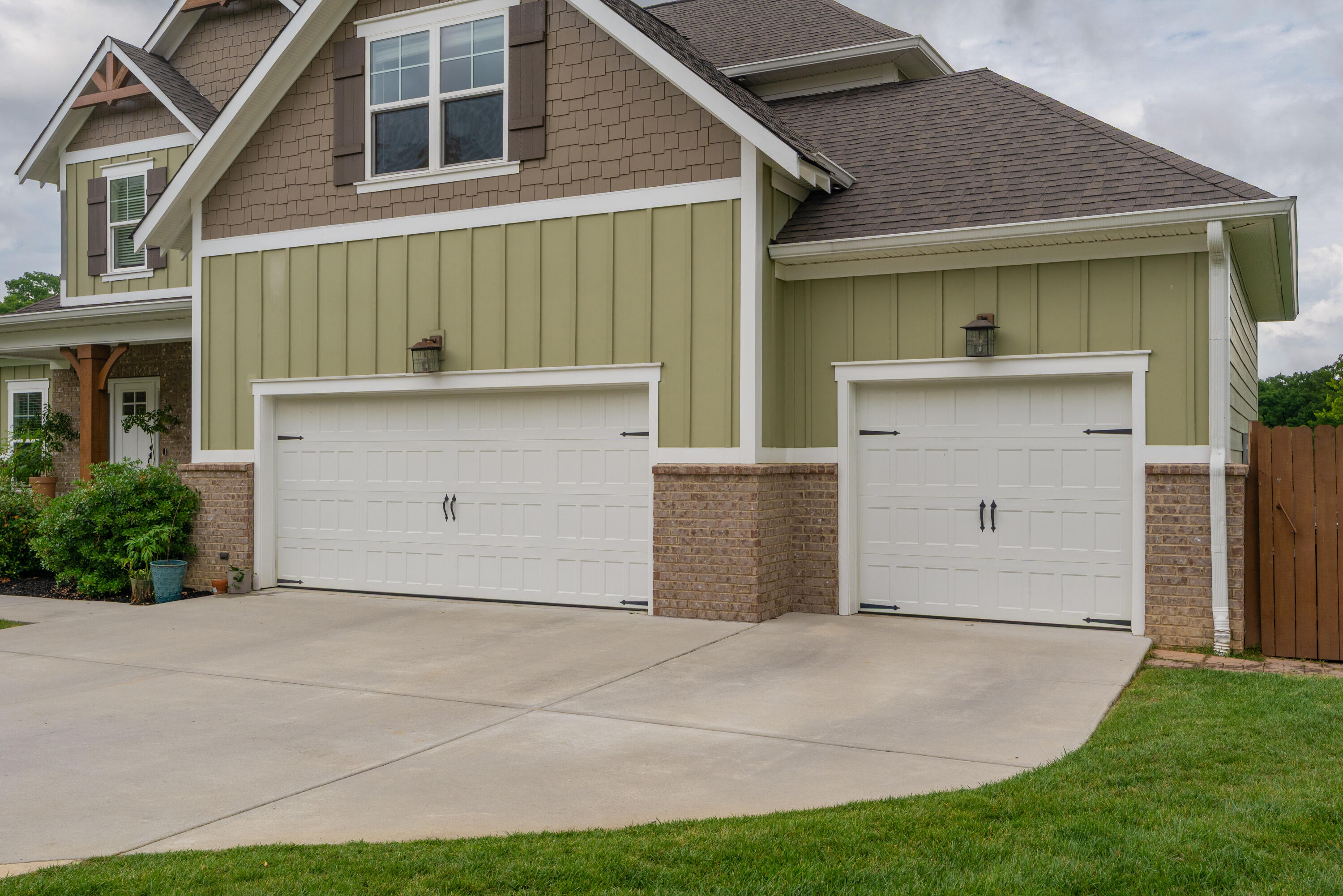 1406 Bridgeview Drive, 46
