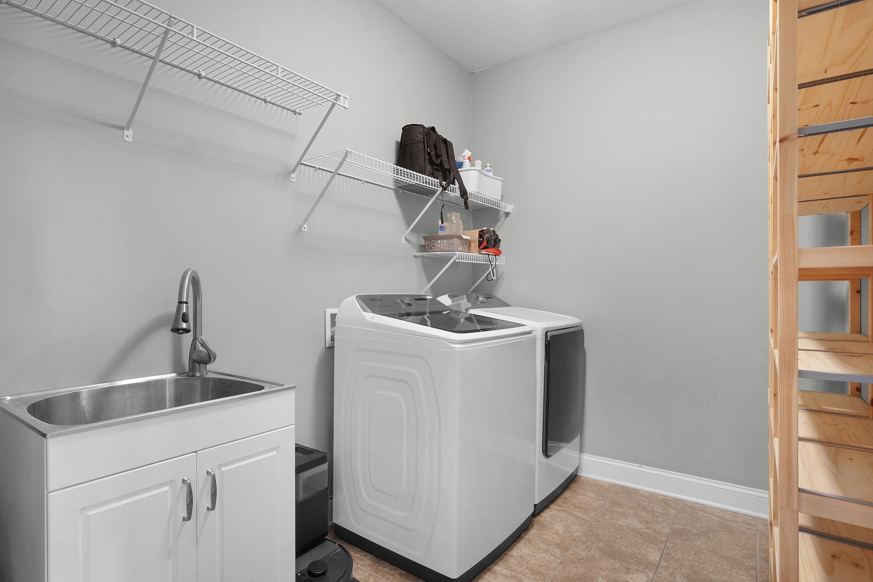1406 Bridgeview Drive, 46
