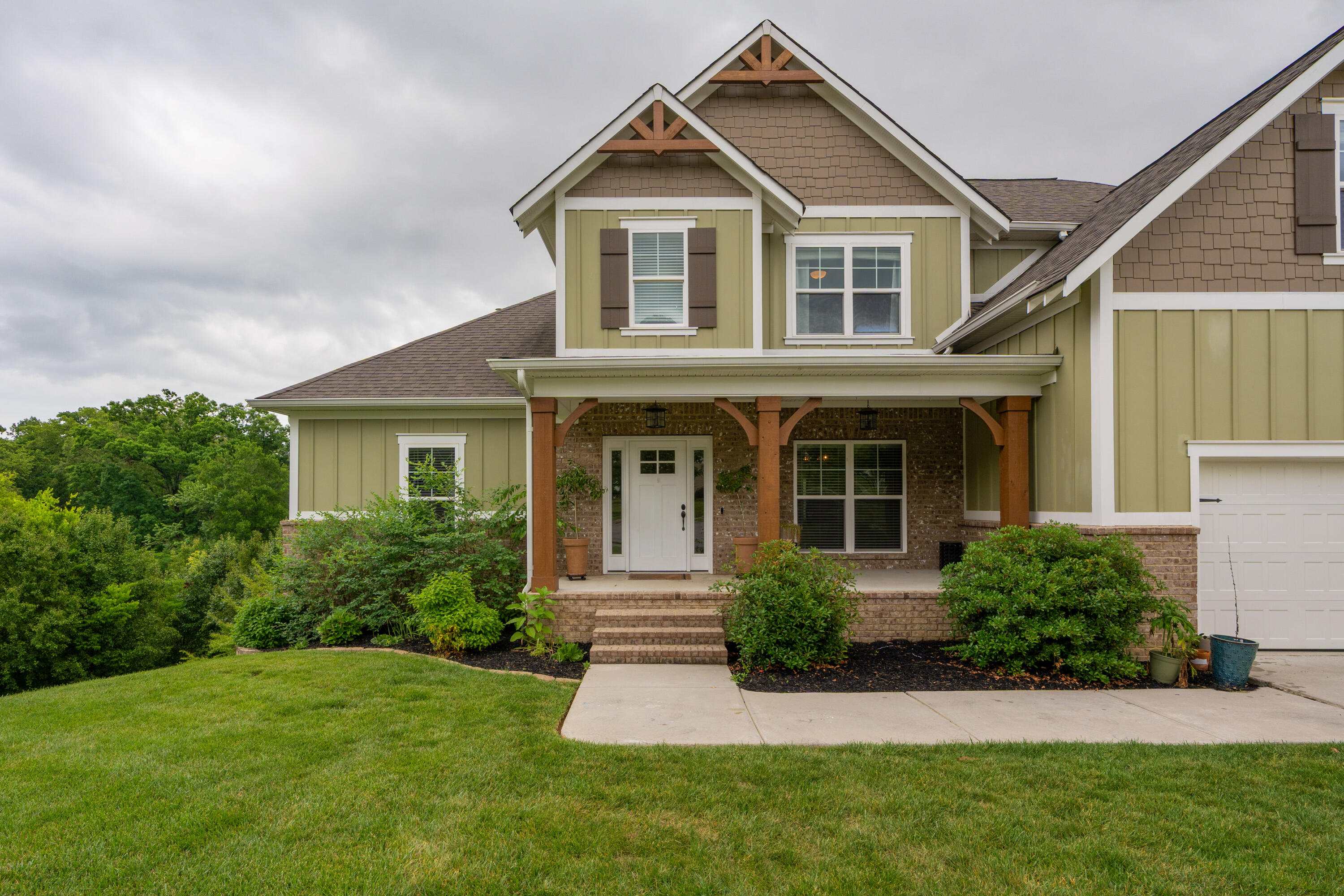1406 Bridgeview Drive, 46