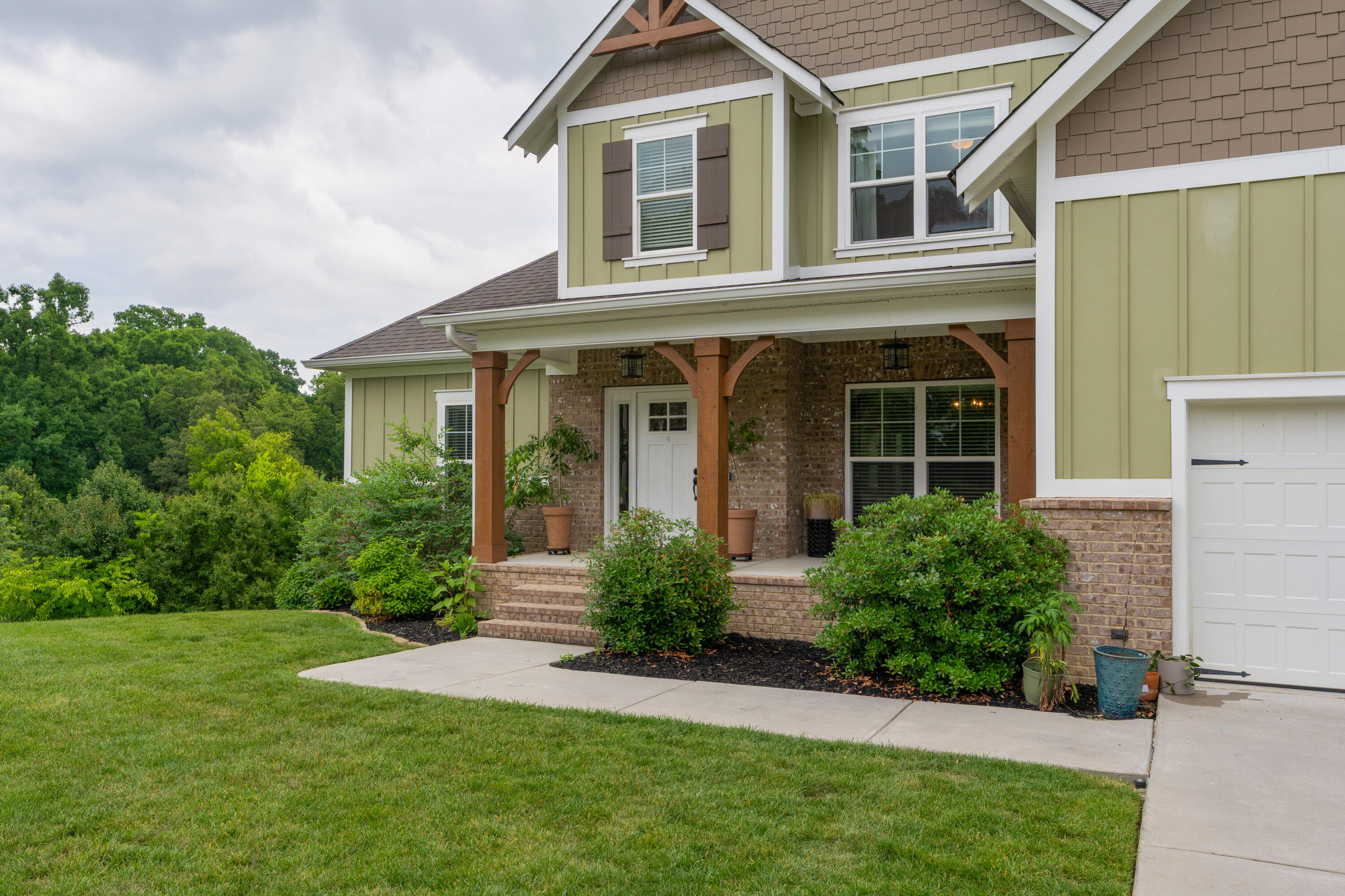 1406 Bridgeview Drive, 46