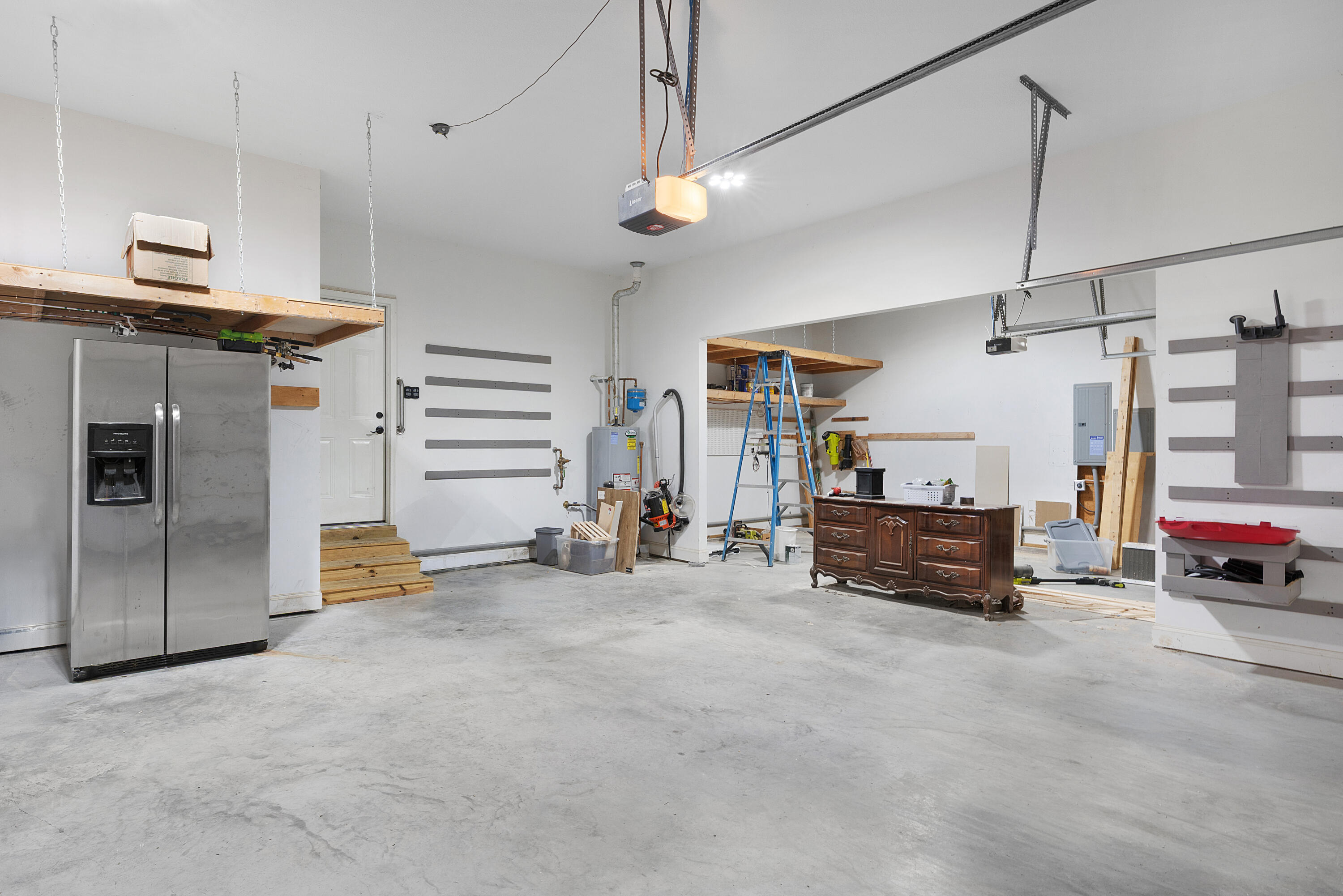 1406 Bridgeview Drive, 46
