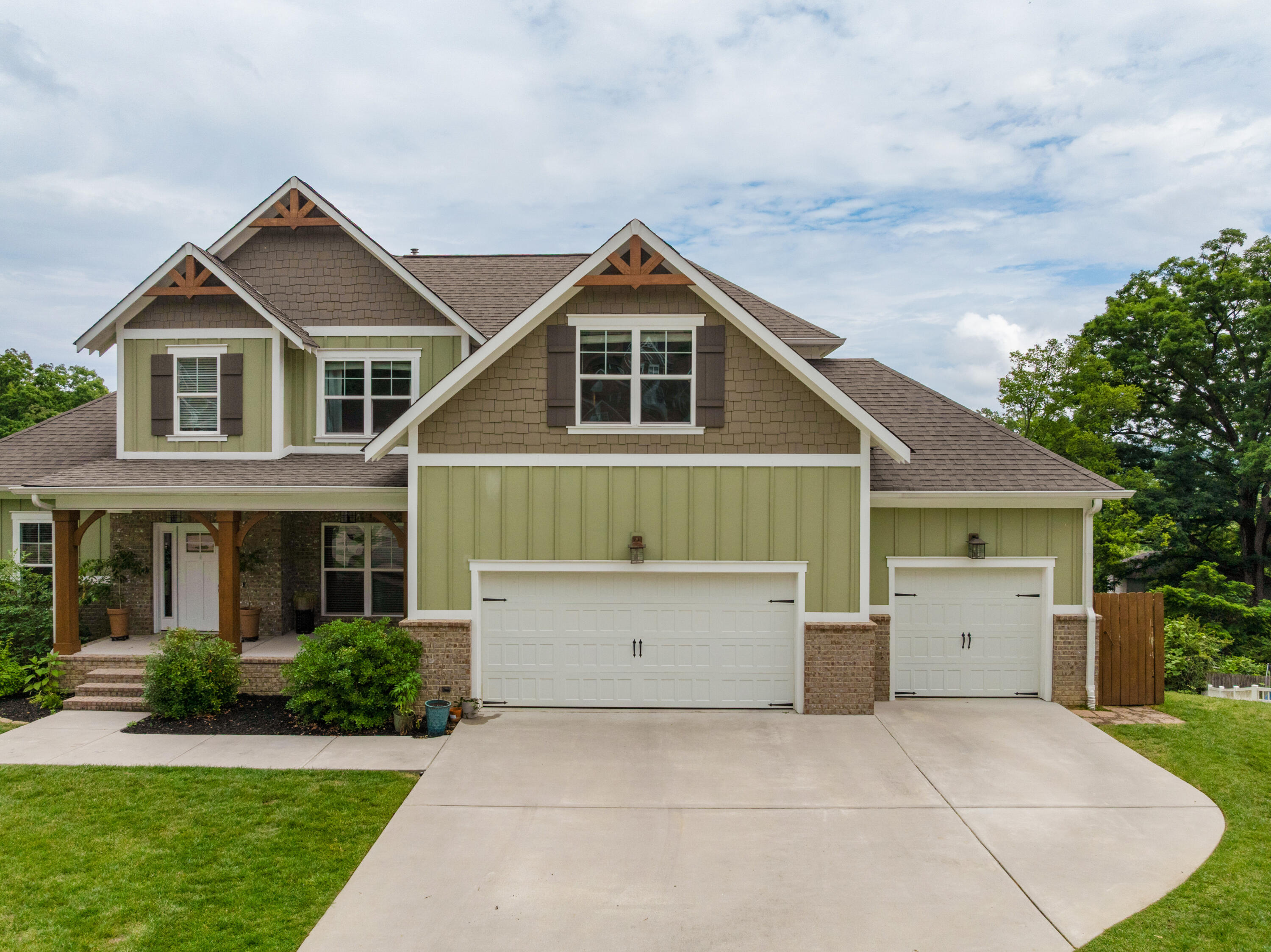 1406 Bridgeview Drive, 46