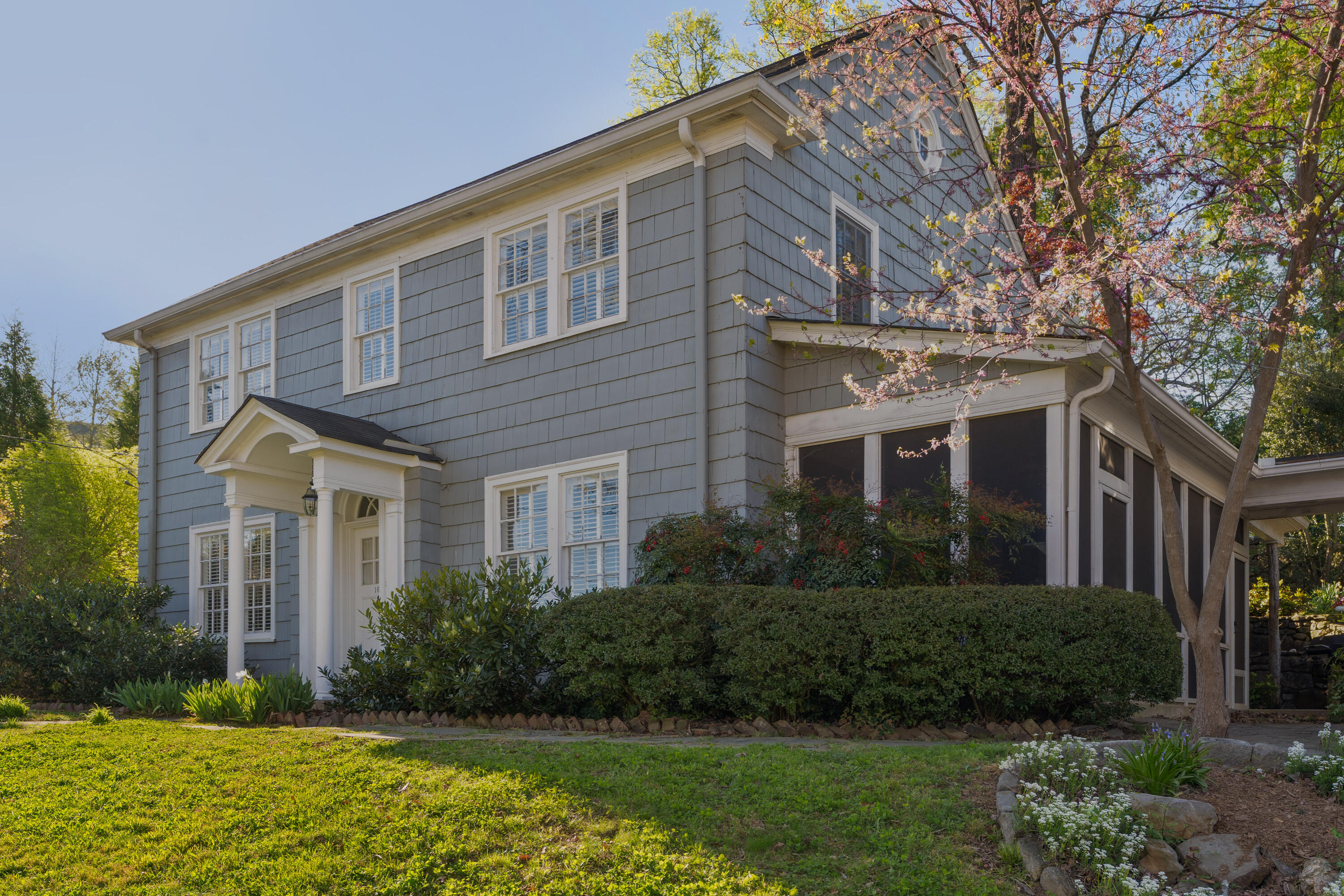 1608 Hillcrest Road