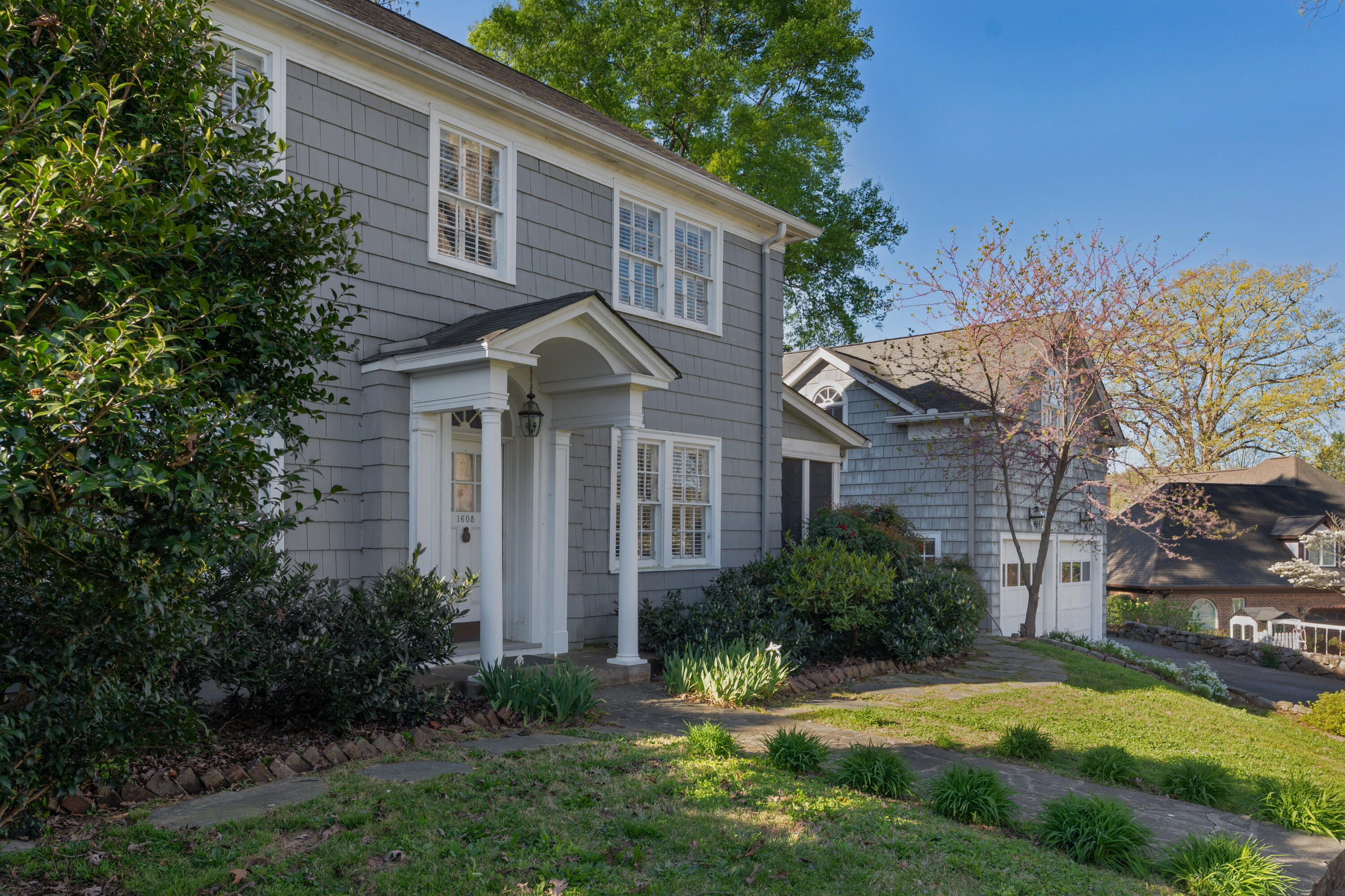 1608 Hillcrest Road