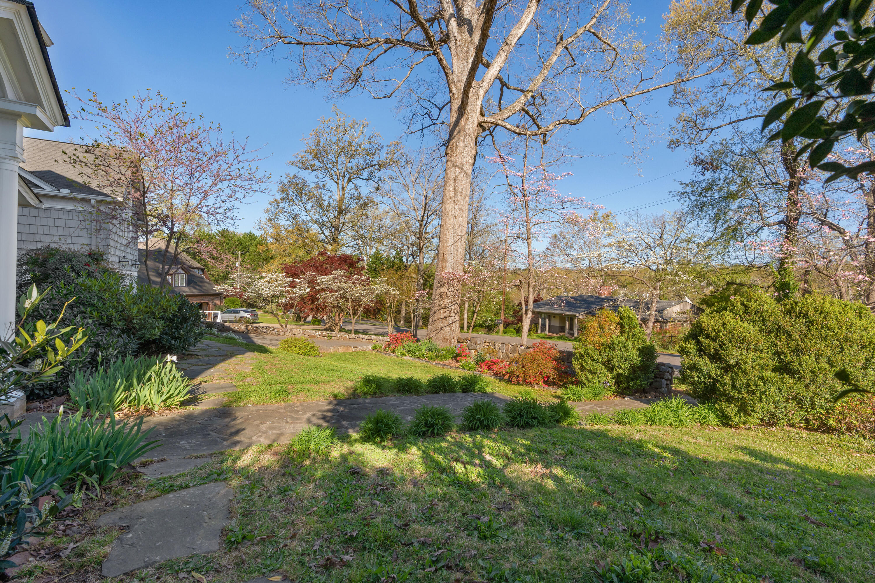 1608 Hillcrest Road