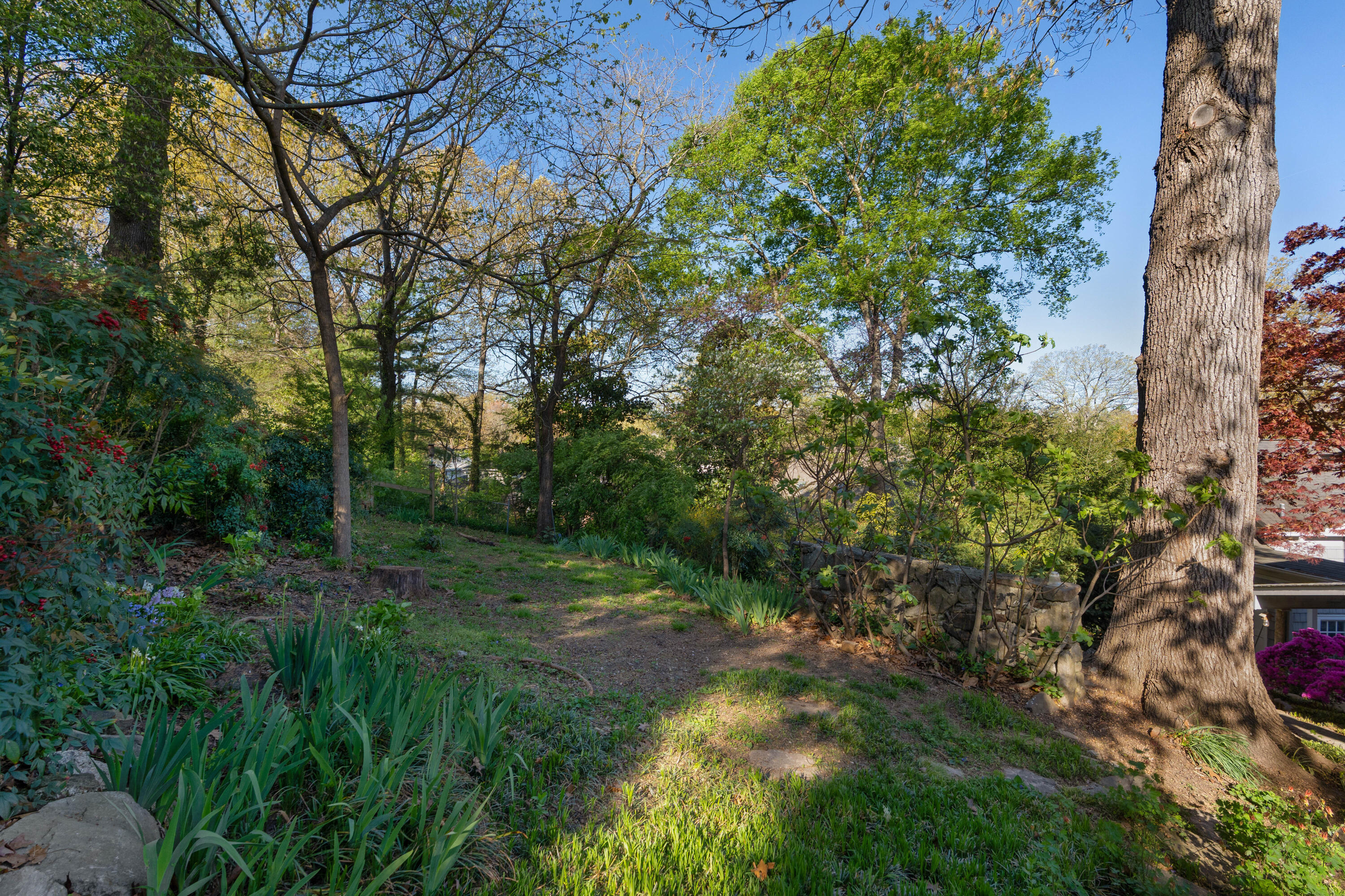 1608 Hillcrest Road