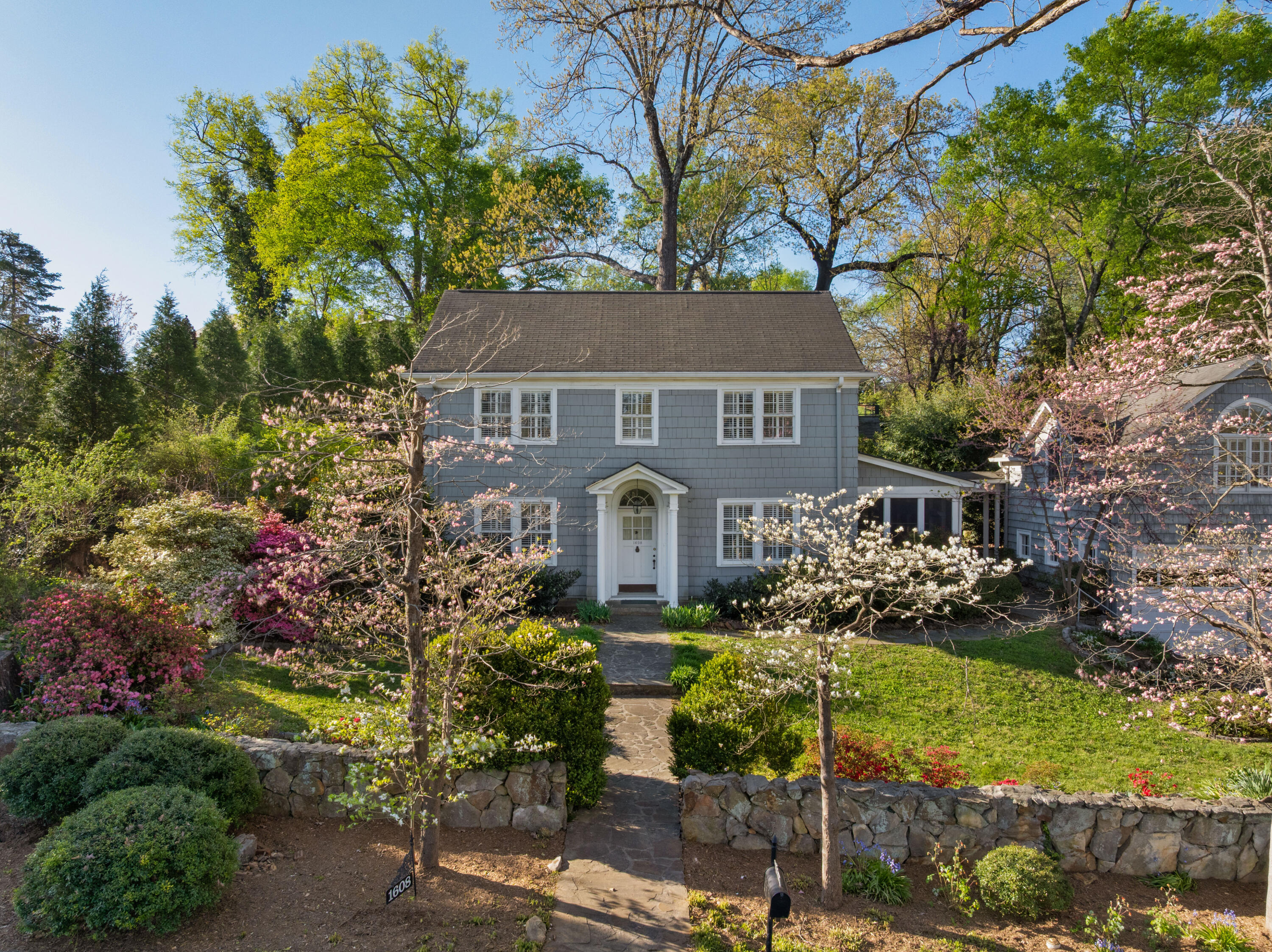 1608 Hillcrest Road