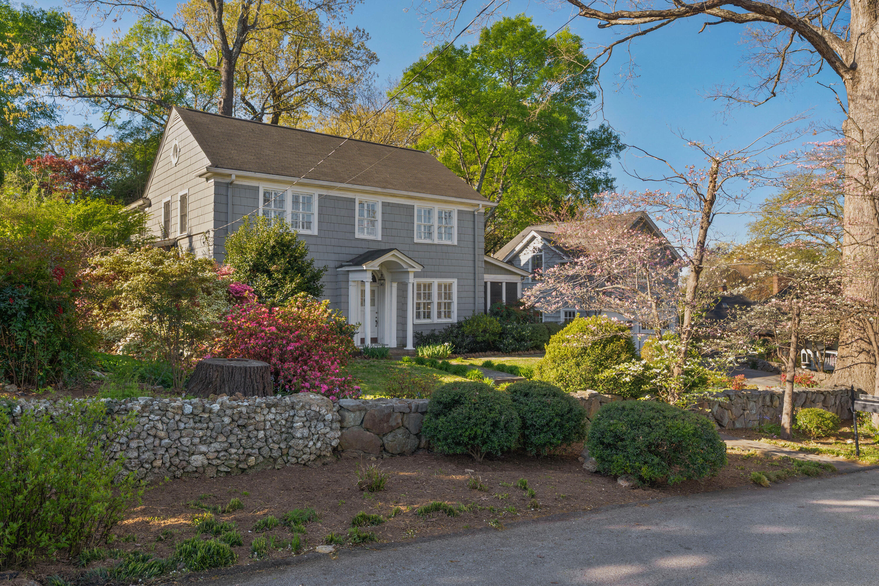 1608 Hillcrest Road