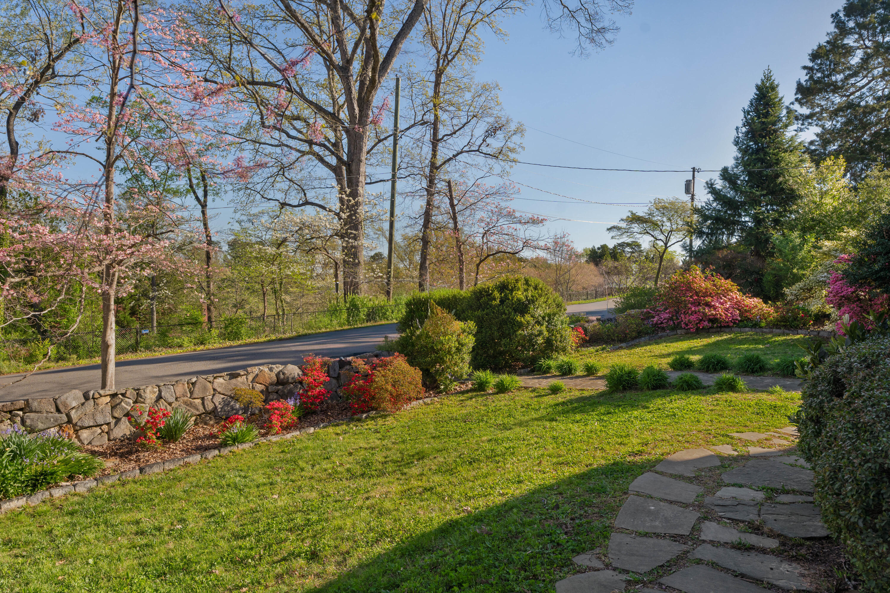 1608 Hillcrest Road
