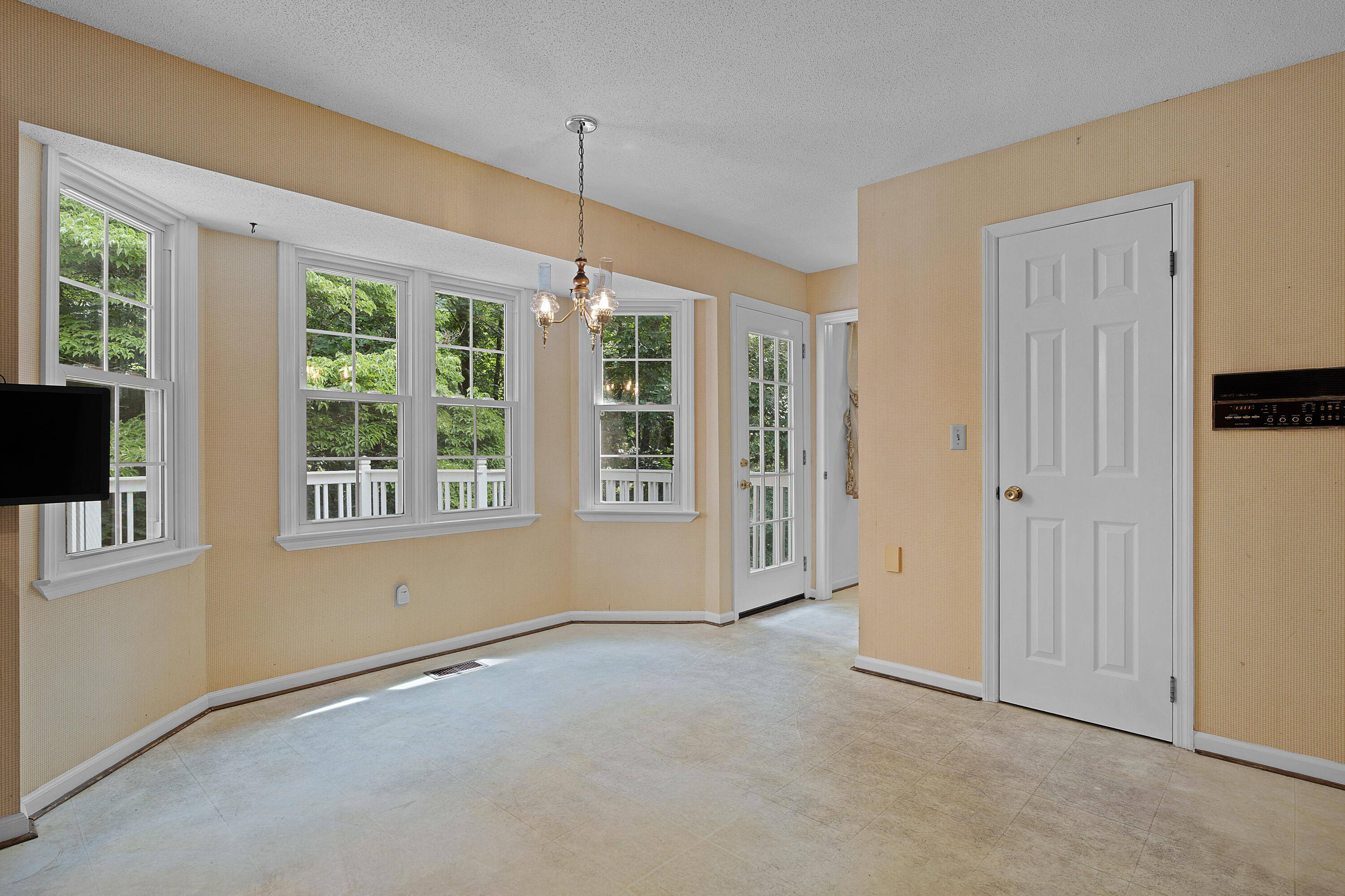 709 Rocky Shadows Drive