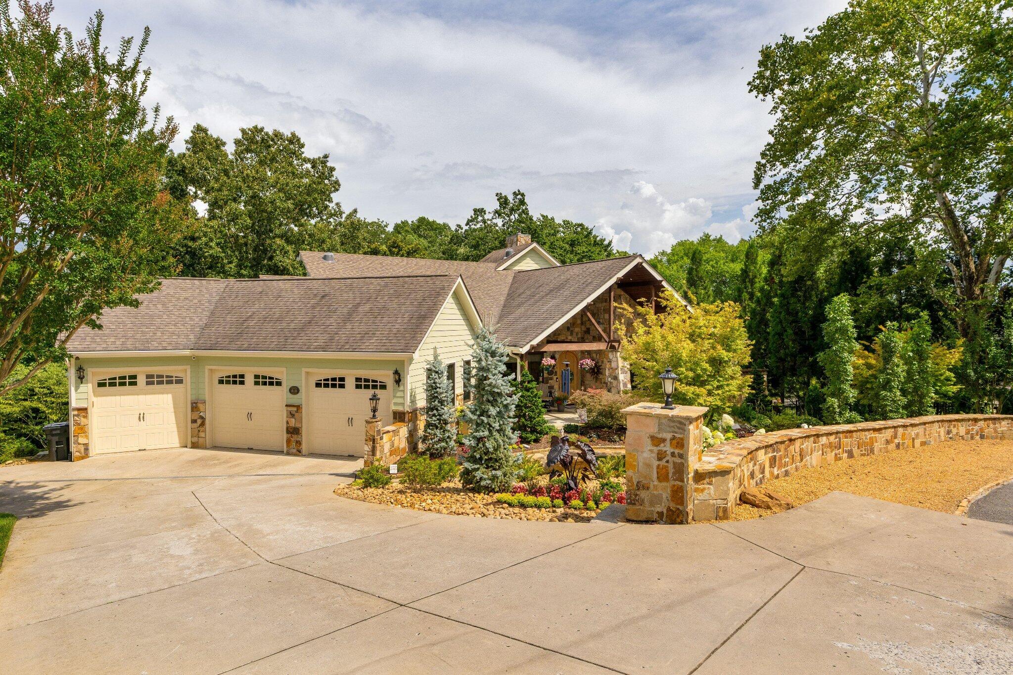 125 Fleetwood Drive
