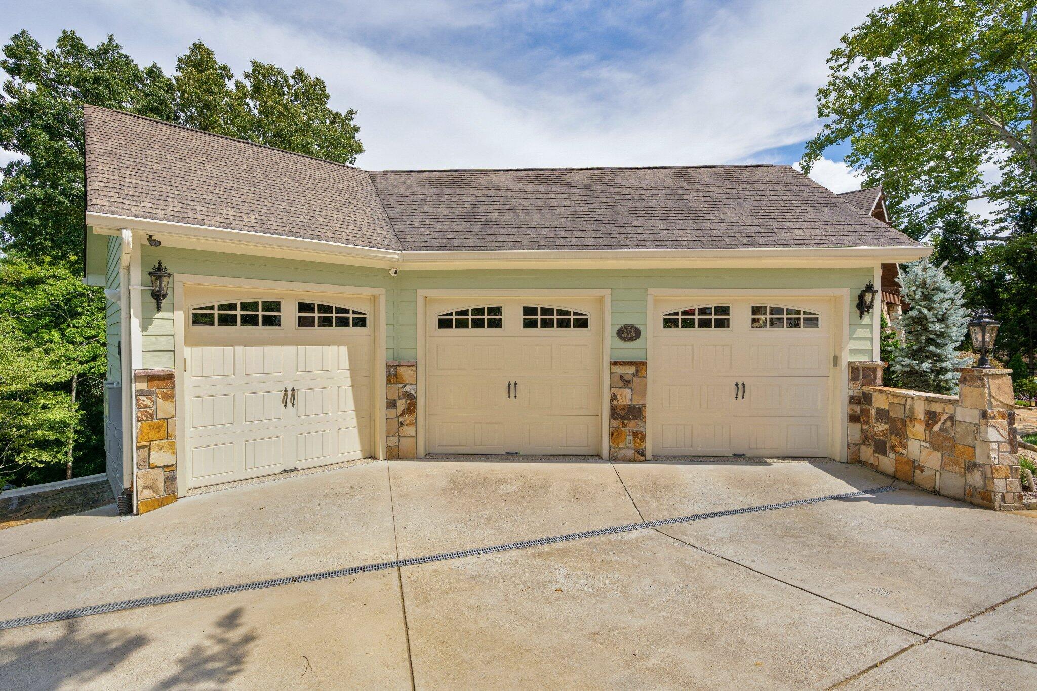 125 Fleetwood Drive